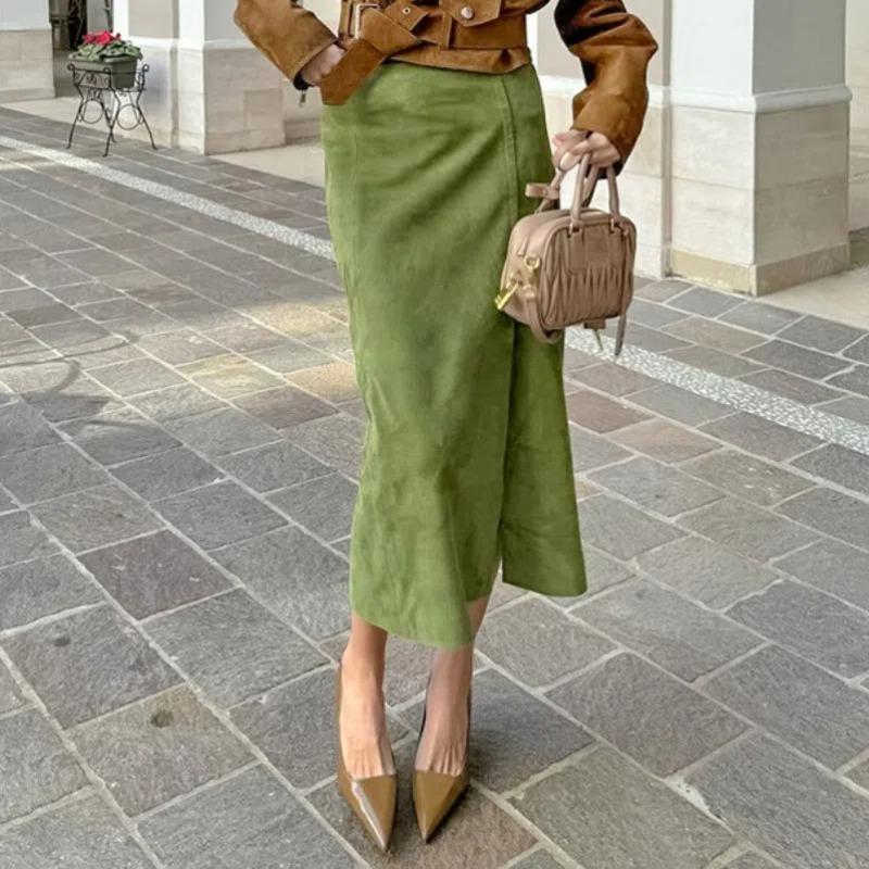 2025 Осень Винтаж Зеленая замшевая юбка А-силуэта с разрезом по низу и высокой талией, облегающая вельветовая юбка миди