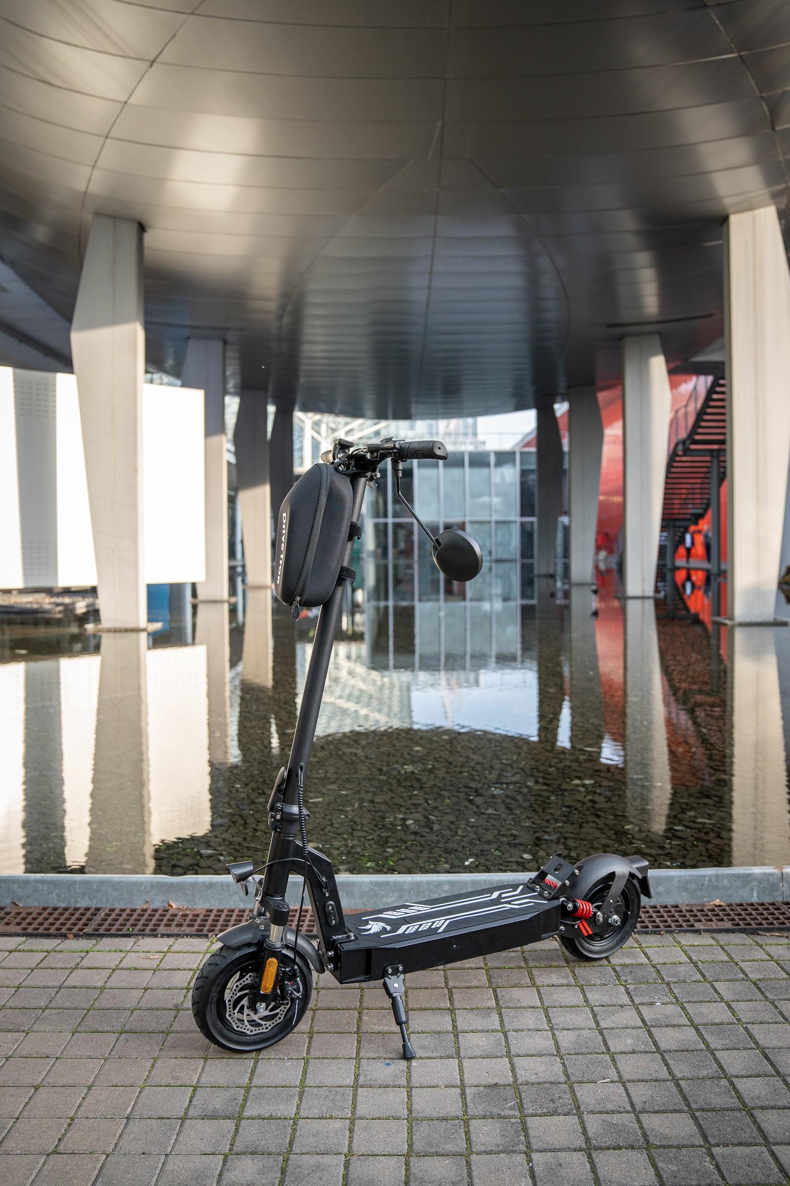 DriveTron DT08 City Commuting Electric Scooter 500W Motor 48V13AH Battery 10 Inch Vacuum Tires E-Scooter For Adult With 40-60KM Range