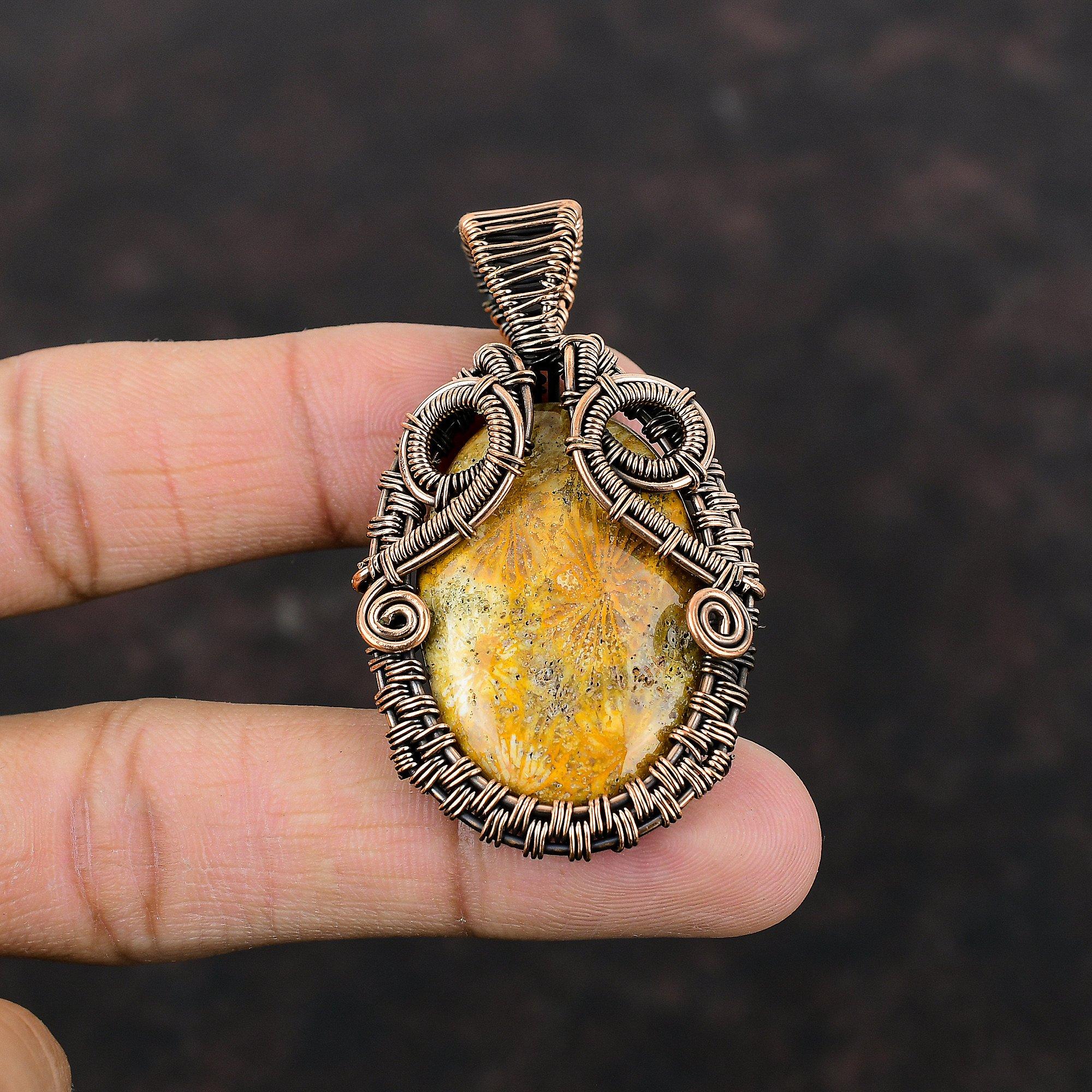 Кулон из ископаемого коралла с драгоценным камнем, обернутый медной проволокой, кулон ручной работы, ювелирные изделия из ископаемого коралла, новый кулон, уникальные медные украшения, подарок для мамы