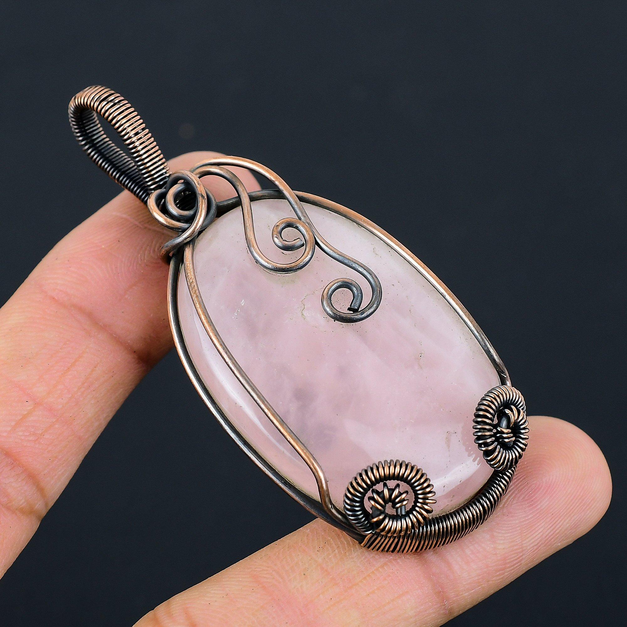 Розовый кварц Драгоценный камень Чистая медная проволока Обернутая ювелирная подвеска ручной работы