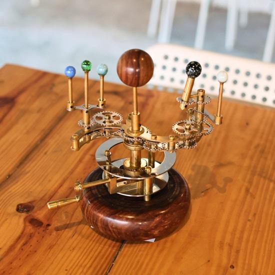25.4 Cm Brass Orrery a Luxury Art Piece for Book Shelves, Functional Model of Solar System