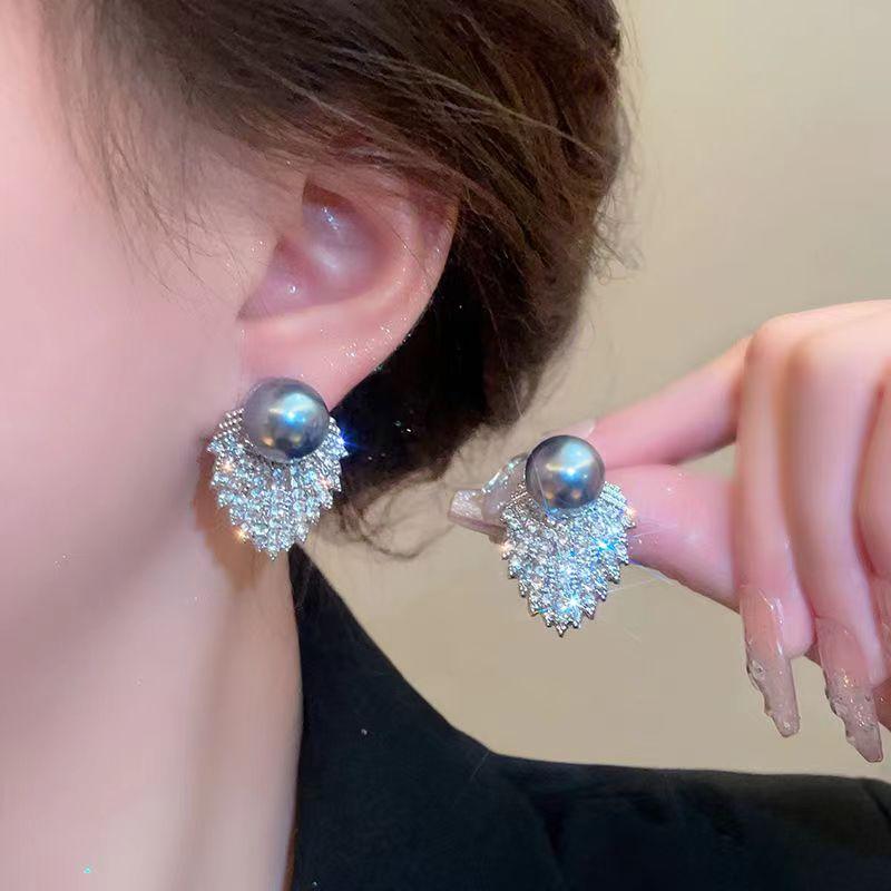 Silver Needle Leaf Pearl Stud Earrings Light Luxury Earrings for Women