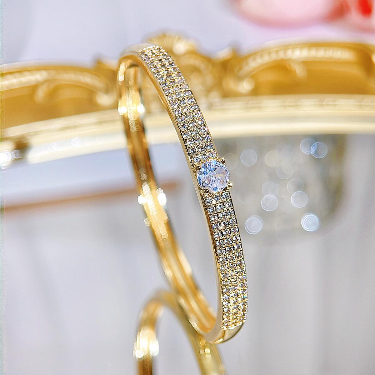 WWJ Classic Hand Jewelry Circle Golden Bracelet Shiny CZ Zirconia Bangle Elegant Female Party Jewelry Accessories Gift