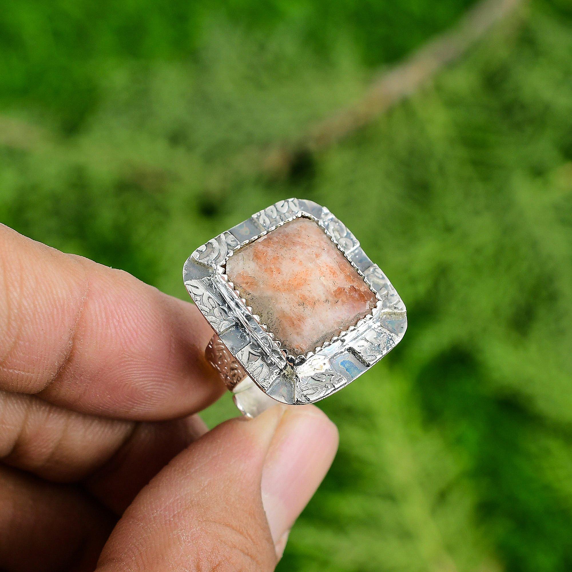 Подарок для нее Кольцо-солитер из серебра 925 пробы с натуральным солнечным камнем, регулируемое