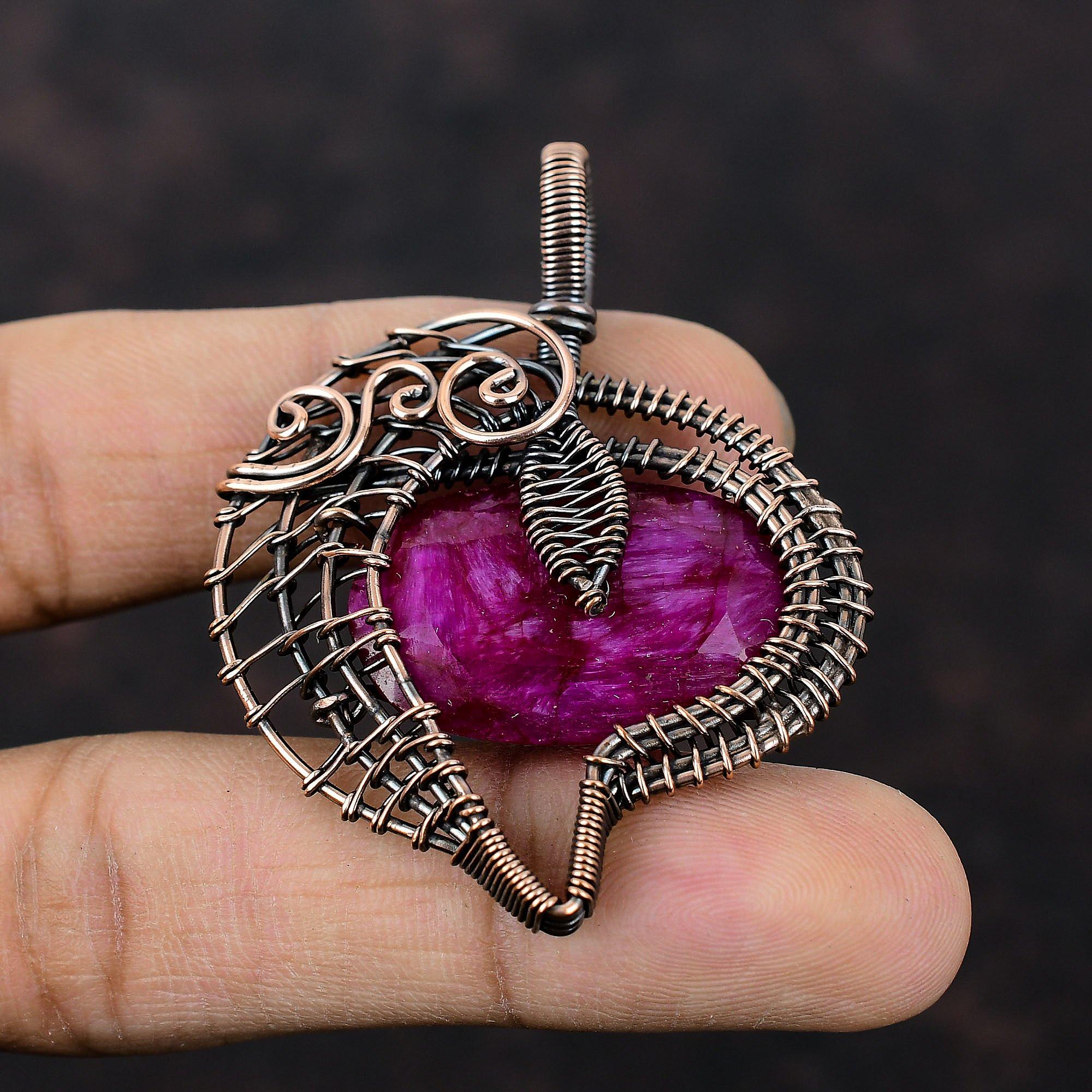 Кулон с ограненным кашмирским рубином, обернутый медной проволокой, подвеска ручной работы, обернутая проволокой, ювелирные изделия из кашмирского рубина, ювелирные изделия из медной проволоки, подарок для нее