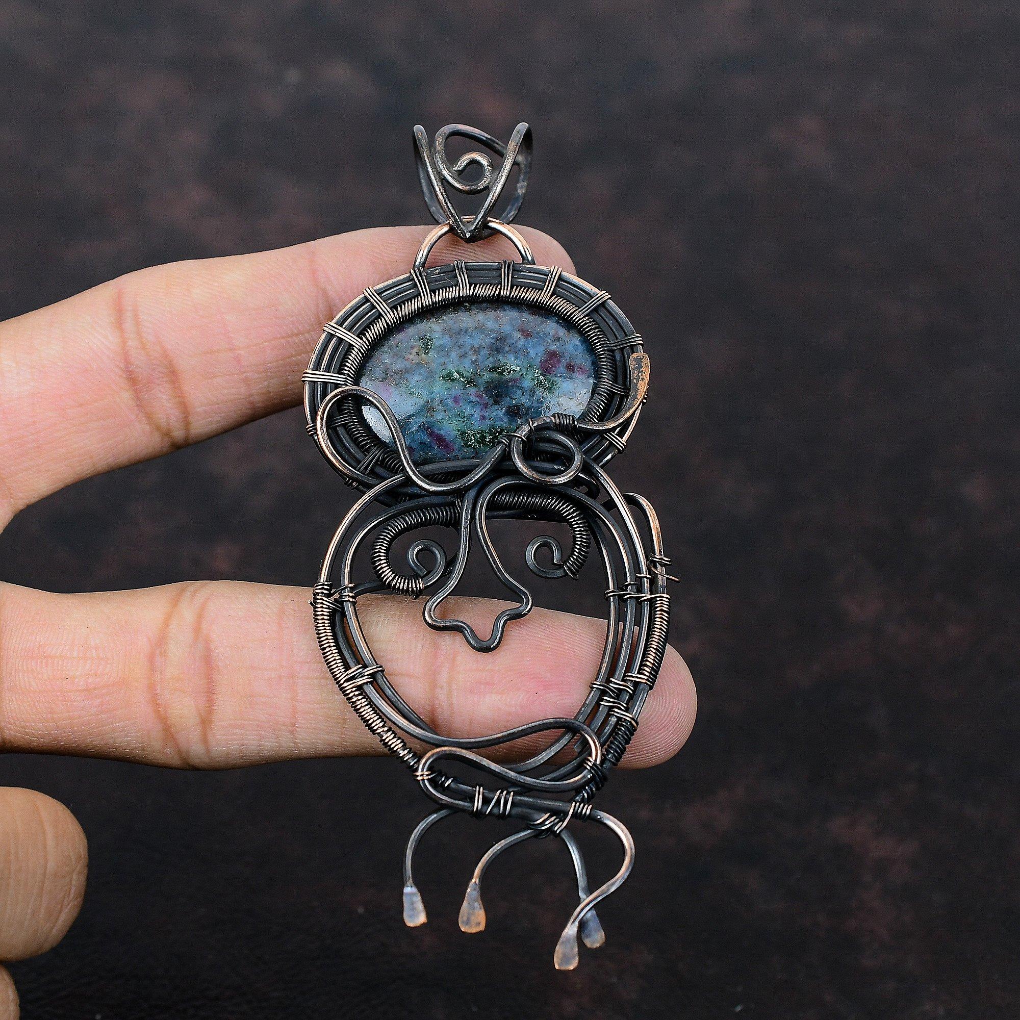 Кулон с рубином в кианите, обернутый медной проволокой, ювелирное изделие из драгоценного камня, кулон ручной работы, обернутый проволокой, медный кулон, подарок на помолвку, дизайнерский кулон