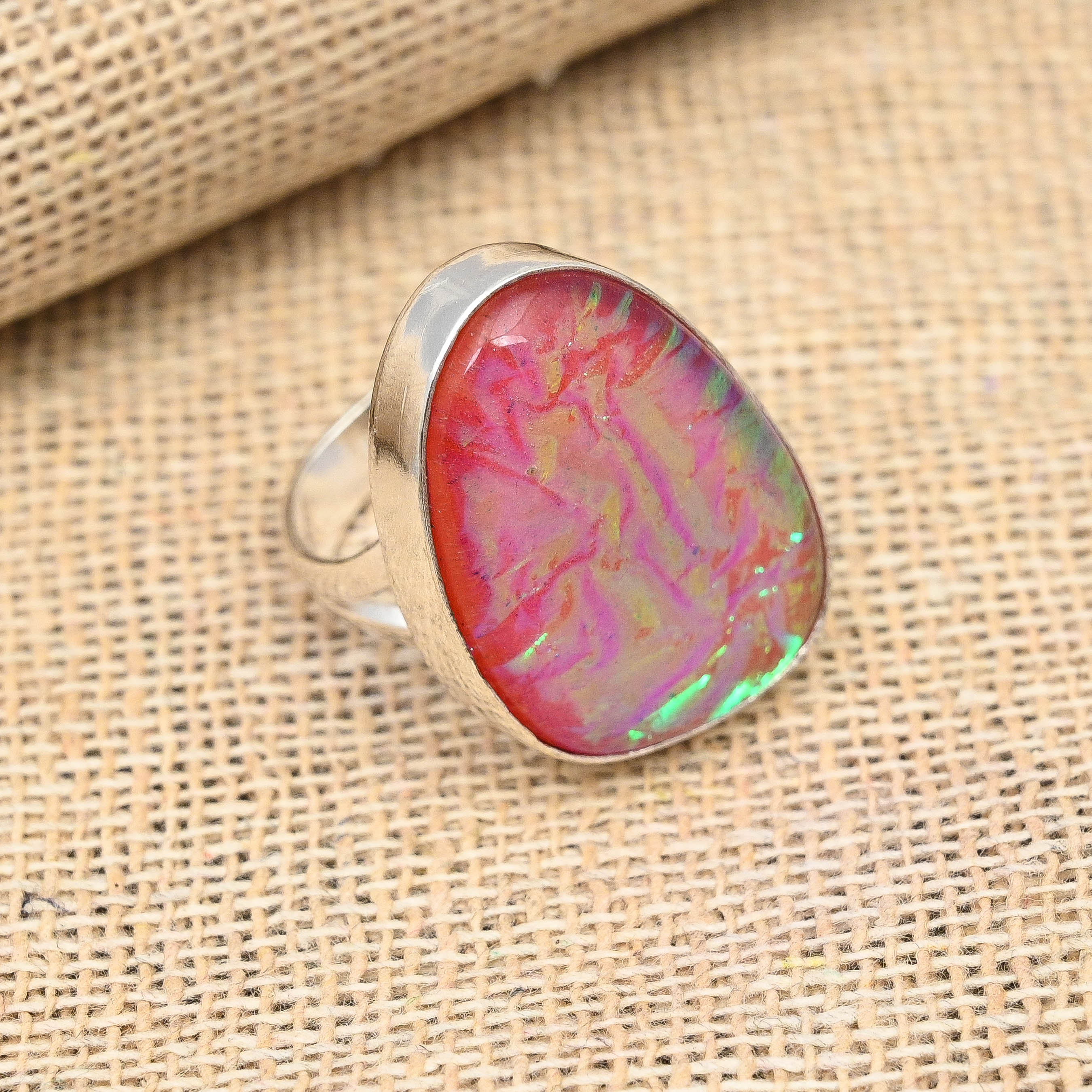 Ювелирные изделия из кольца из стерлингового серебра 925 пробы с красным австралийским тройным опалом ручной работы на Рождество