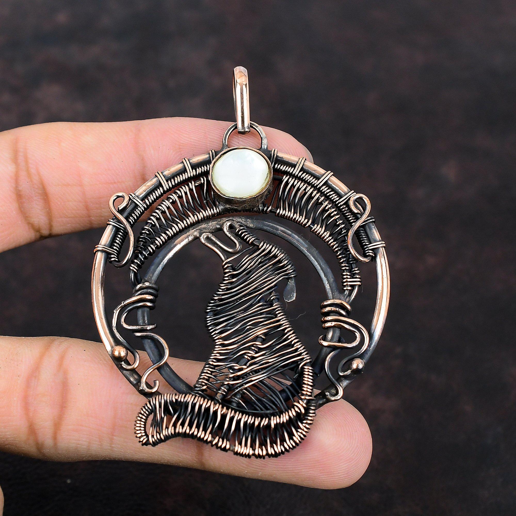 Кулон из перламутра, обернутый медной проволокой, Ювелирное изделие, Кулон с драгоценным камнем, Медное украшение, Кулон ручной работы, Кулон с собакой для подарка, Ювелирное изделие, обернутое проволокой