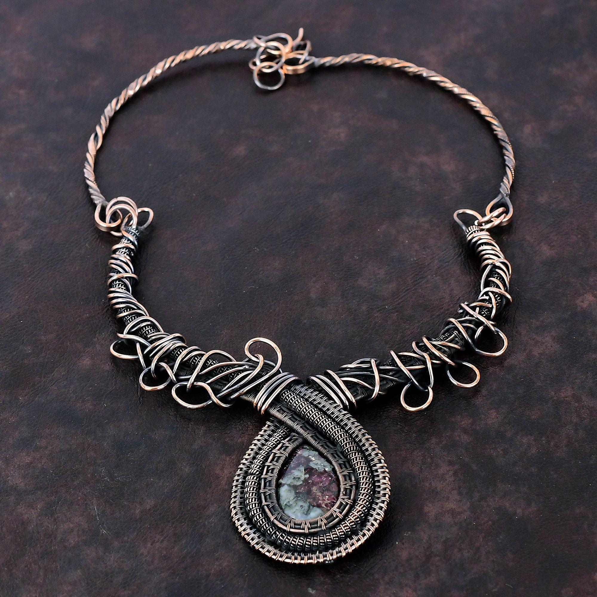 Ожерелье из эвдиалита, обернутое медной проволокой, ожерелье ручной работы с драгоценными камнями, регулируемое ожерелье, медные украшения, подарок для женщин, антикварное ожерелье