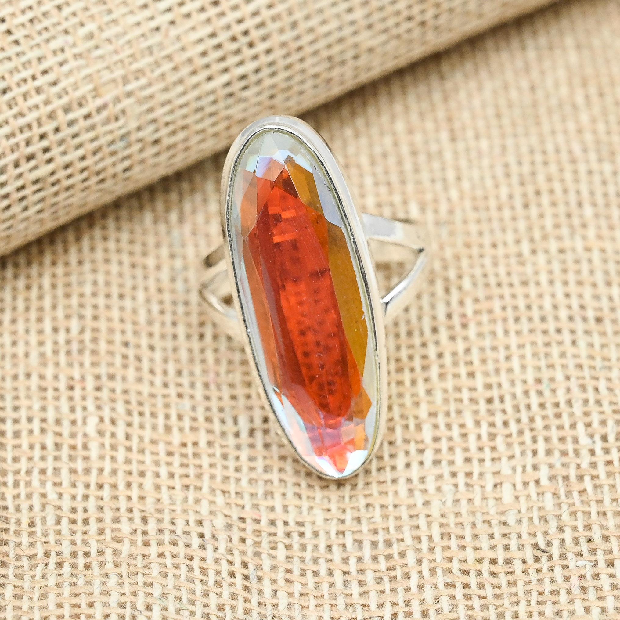 Кольцо из стерлингового серебра 925 пробы с радужным мистическим топазом. Изящное ювелирное изделие. Подарочное кольцо ручной работы с драгоценным камнем.