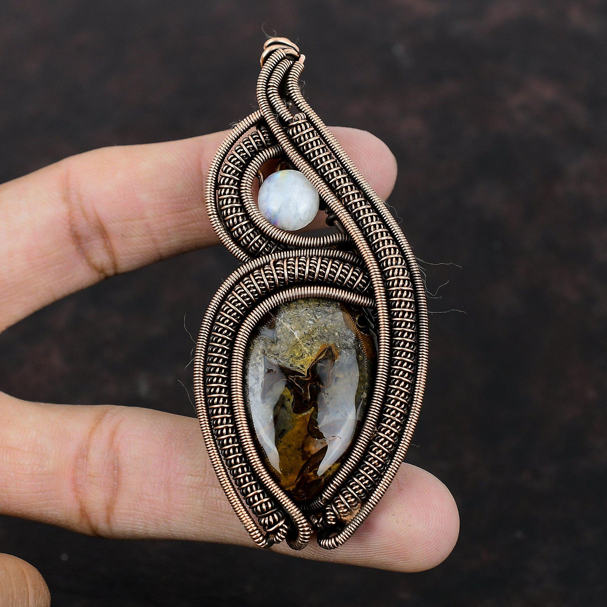 Rock Calci Подвеска Медная проволока Обернутая подвеска Радужный лунный камень Ювелирные изделия из драгоценных камней Элегантный кулон Ручная работа из медной проволоки Ювелирные изделия Подарок для него