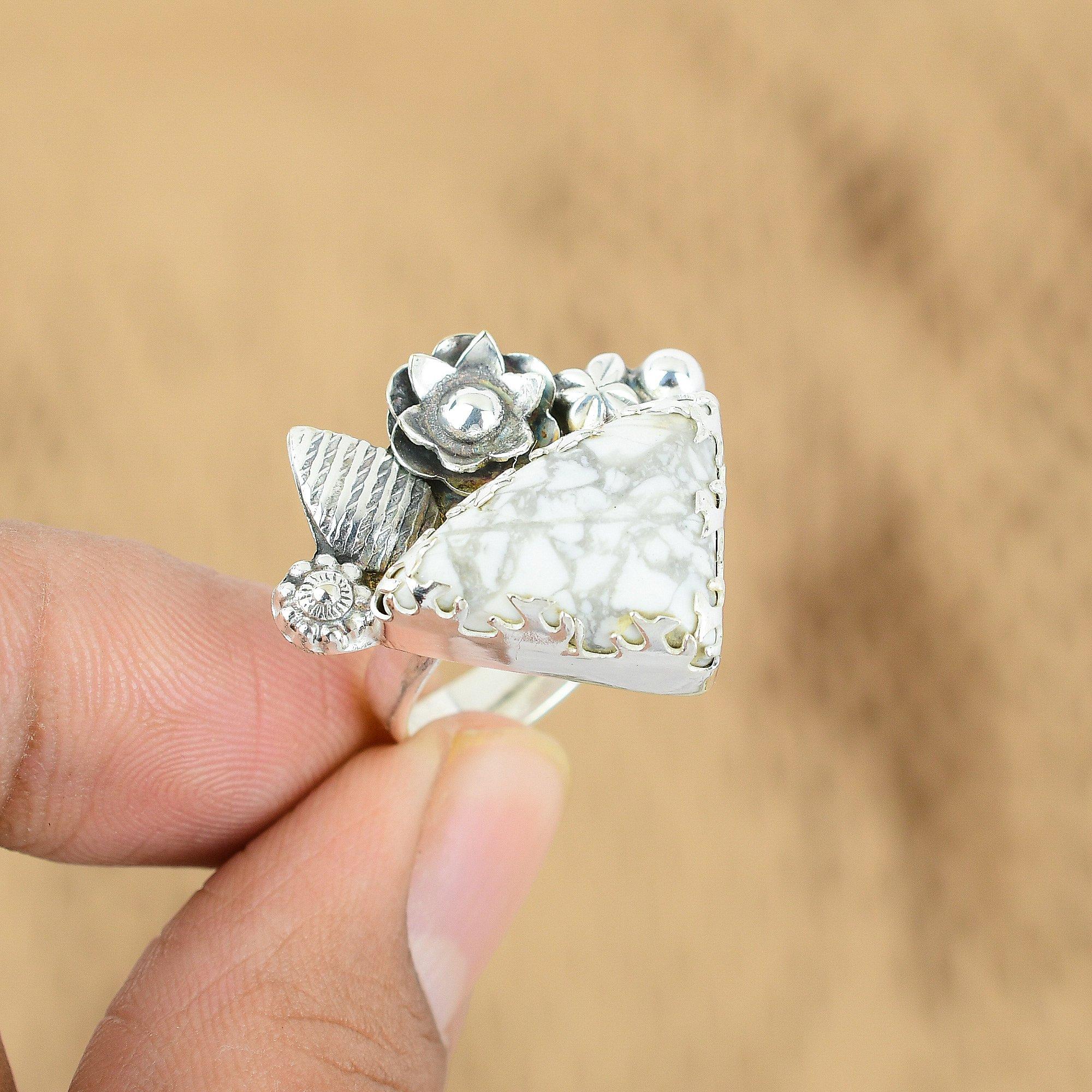 Распродажа ко Дню матери Кольцо с цветком обещания из уникального драгоценного камня гаулита, серебро 925 пробы