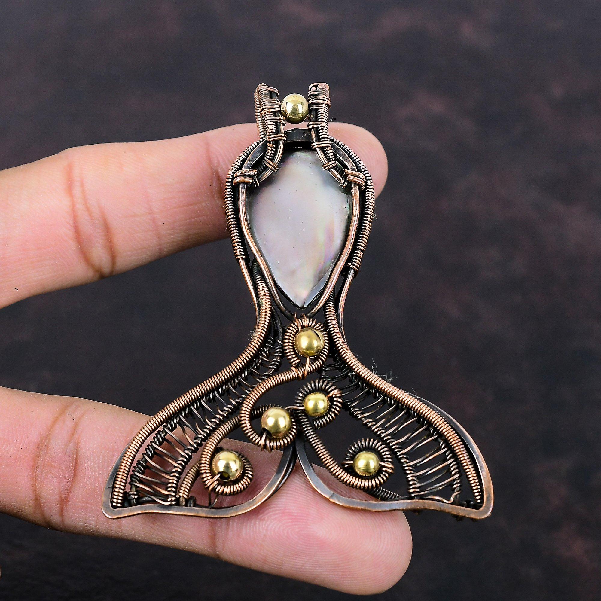 Кулон из черного перламутра, обернутый медной проволокой, ручной работы, с драгоценным камнем, медные украшения, кулон в виде рыбки, подарок для женщин, кулон в стиле бохо