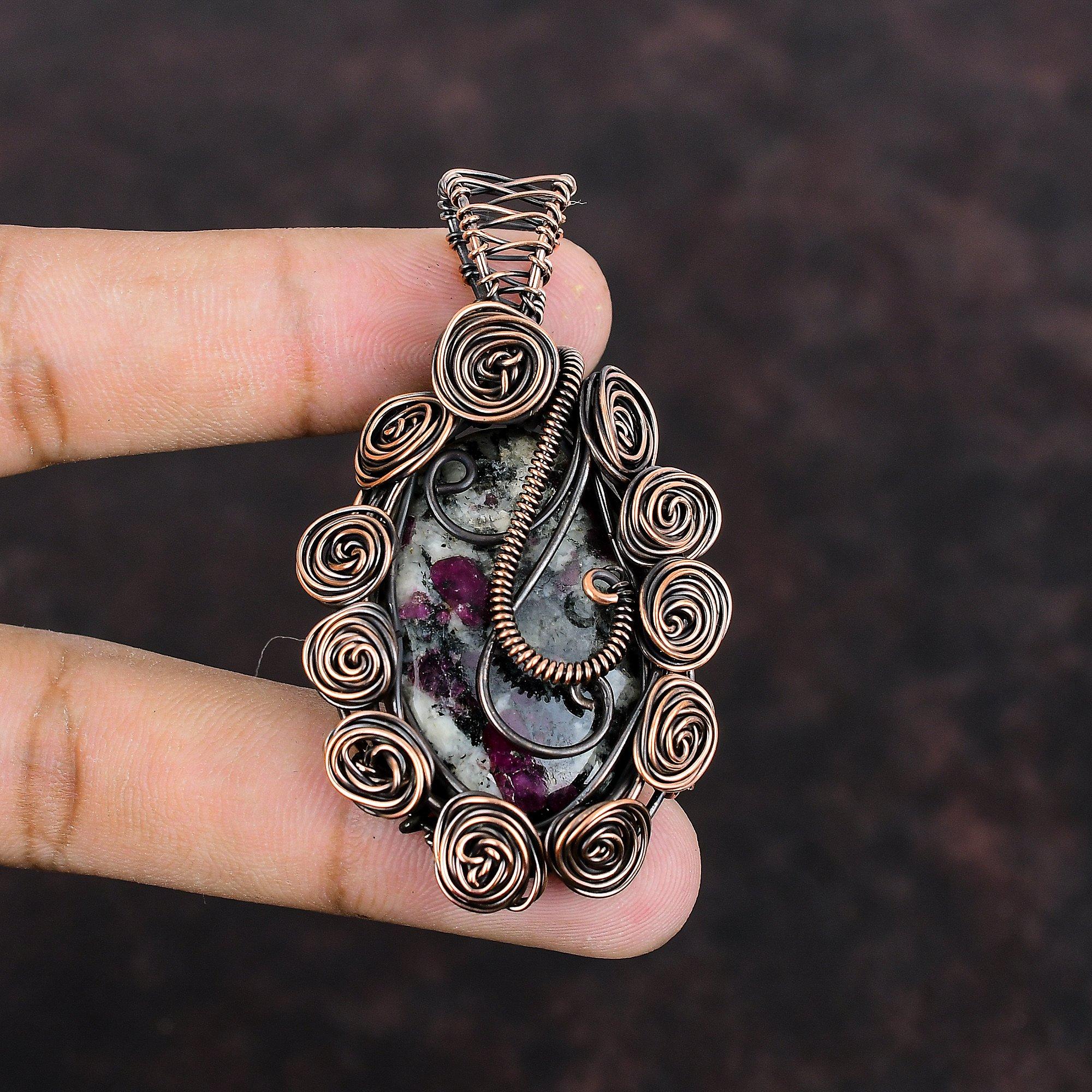 Подвеска из эвдиалита, подвеска из медной проволоки, подвеска из драгоценного камня, подвеска из медной проволоки, ювелирное изделие ручной работы, подарок для него, уникальные дизайнерские подвески