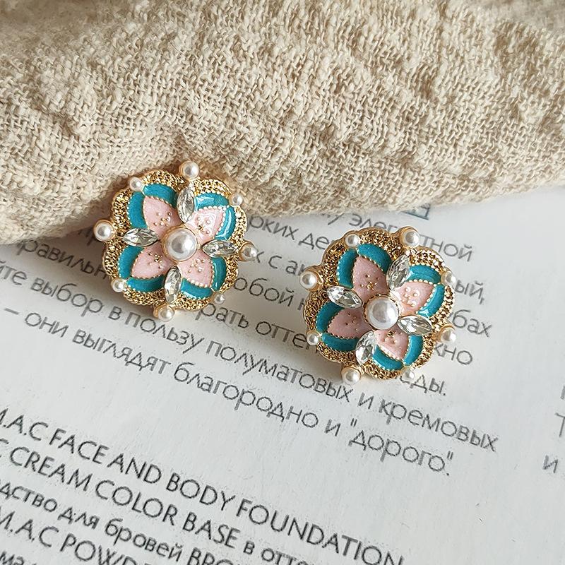 Mihmily Бренд — европейские серьги в стиле ретро, сверкающие стразы, милая индивидуальность.