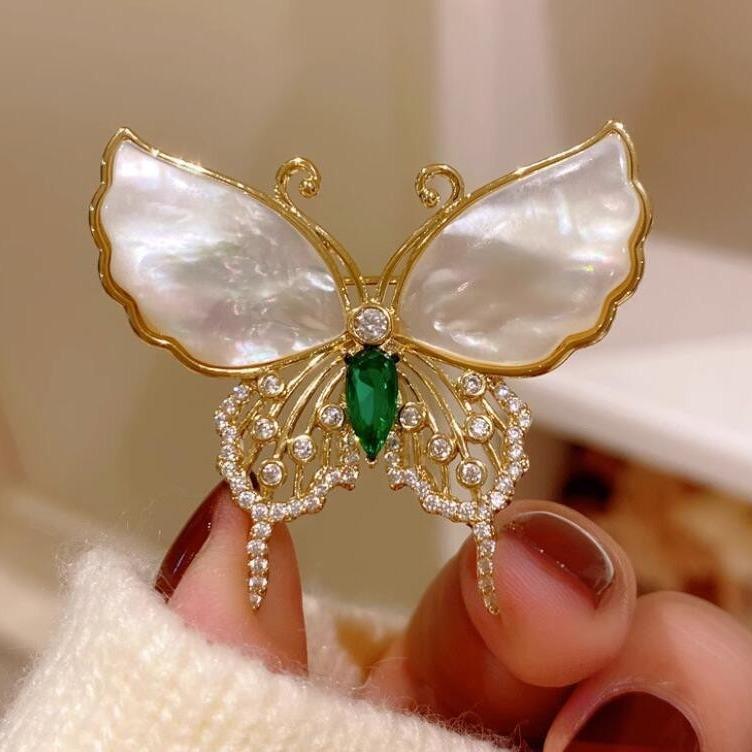 New Shell Rhinestone Butterfly Brooches for Women Lapel Pins Elegant Party Clothes Suit Small Accessories Gift