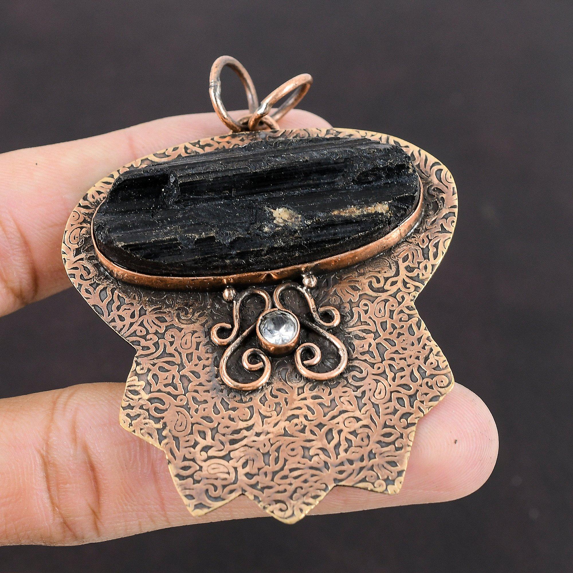 Грубый кулон с черным турмалином, кулон с белым топазом, медный кулон, ювелирные изделия из драгоценных камней, кулон ручной работы, красивые медные украшения, подарок для мамы