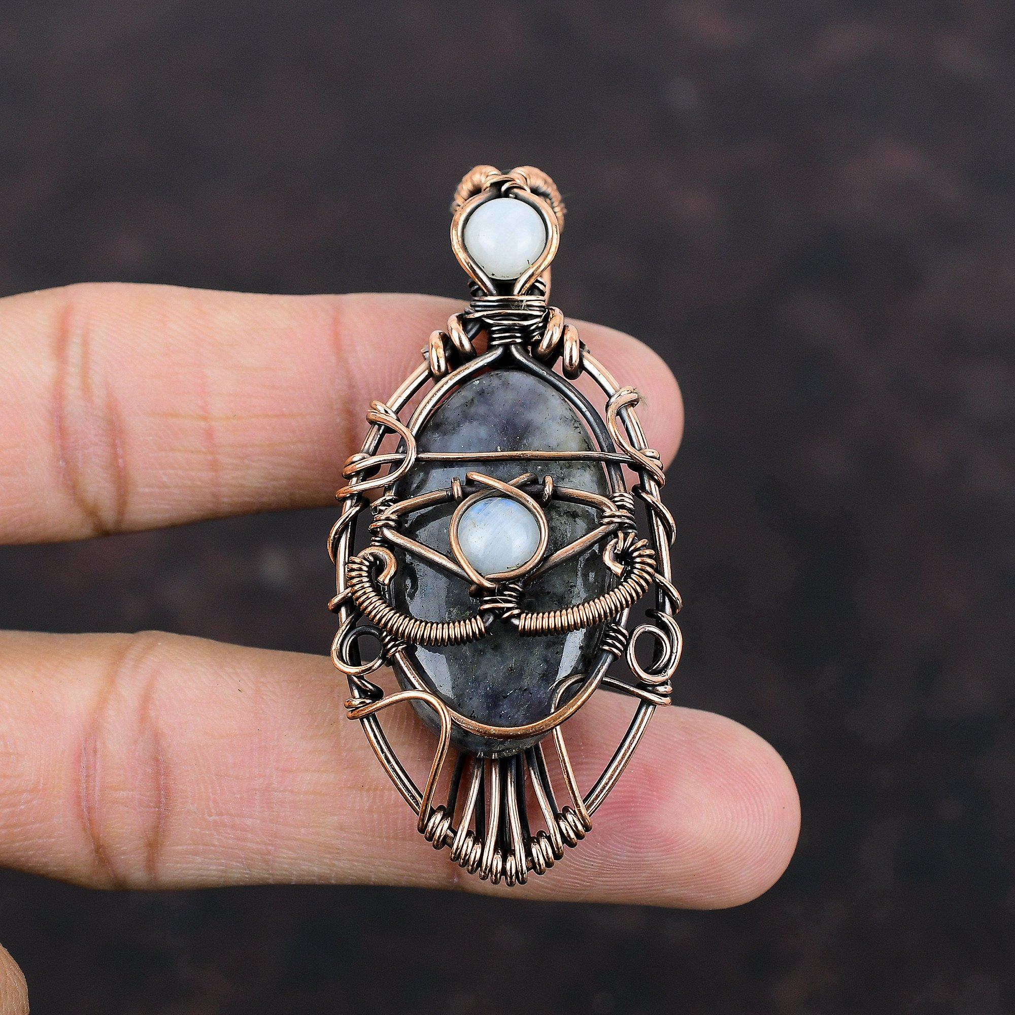 Дурной глаз Иолит Подвеска из солнечного камня Медная проволока Обернутая подвеска Радужная подвеска из лунного камня Красивые ювелирные изделия из драгоценных камней Подвеска ручной работы для подарка