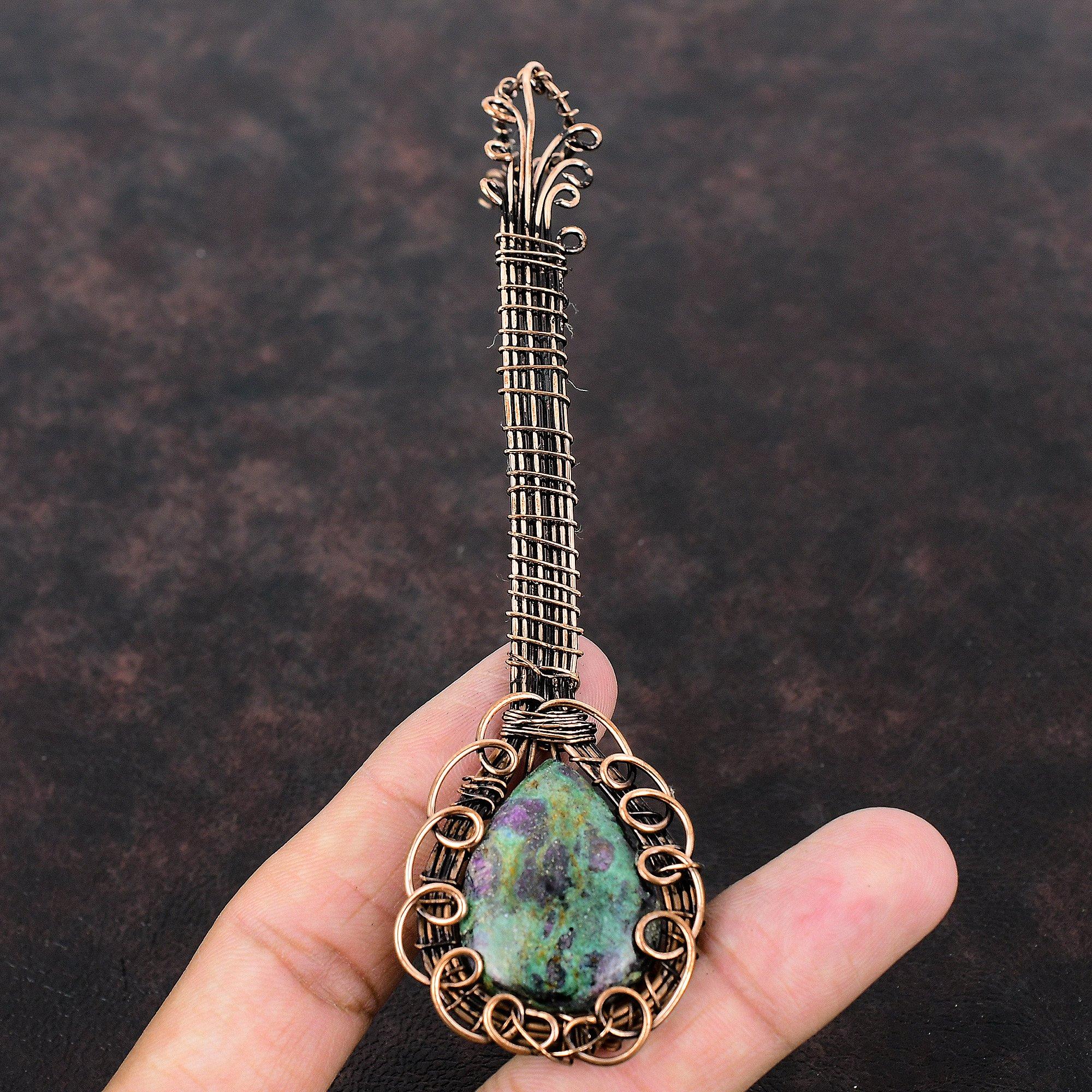 Подвеска из рубина-фуксита, обернутая медной проволокой, Подвеска из драгоценного камня, Украшения, обернутые медной проволокой, Украшения ручной работы, Подарок для нее, Подвеска-гитара для мамы