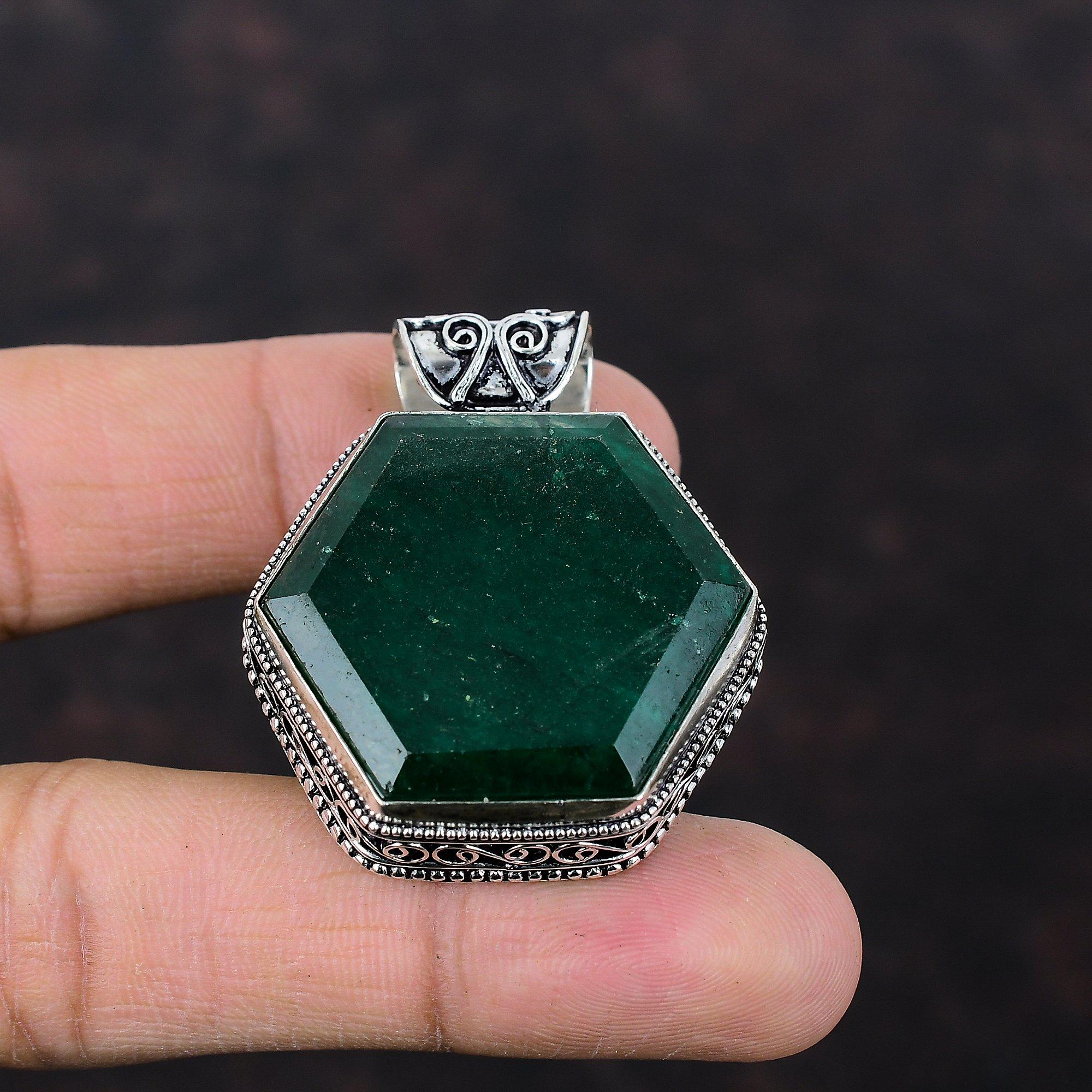 Ограненный замбийский изумрудный кулон. Подвеска из стерлингового серебра 925 пробы. Замечательный винтажный кулон. Ювелирный подарок ручной работы для ее кулона из натурального драгоценного камня.