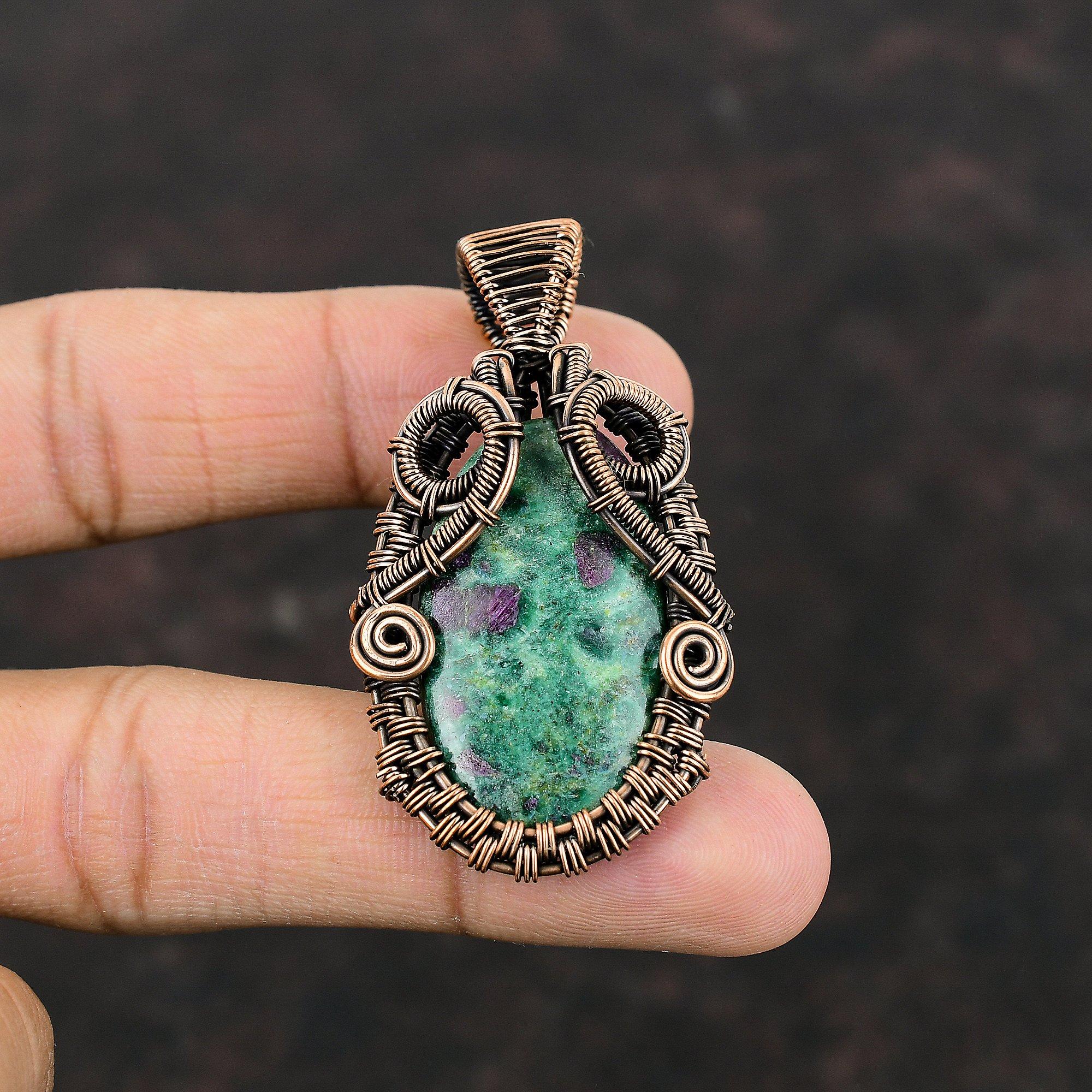 Рубиновый фукситовый кулон, медная проволока, кулон, дизайнерские украшения, кулон с драгоценным камнем, медные ювелирные изделия ручной работы, подарок для свадьбы, этнический кулон