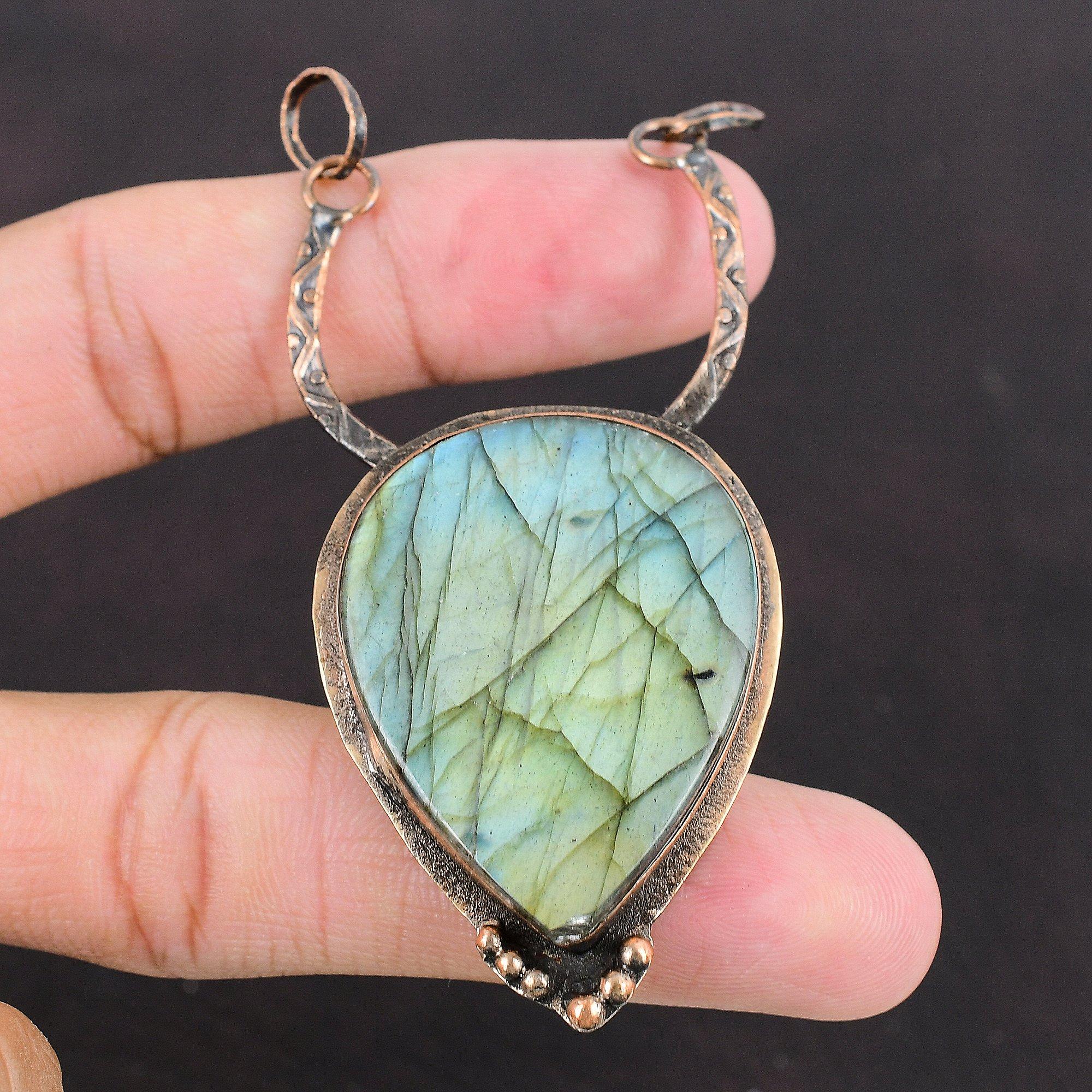 Подвеска из лабрадорита Медная подвеска Ювелирные изделия ручной работы Оригинальный кулон с драгоценным камнем Лабрадорит Медные украшения Подвеска из целебного камня Подарок для нее
