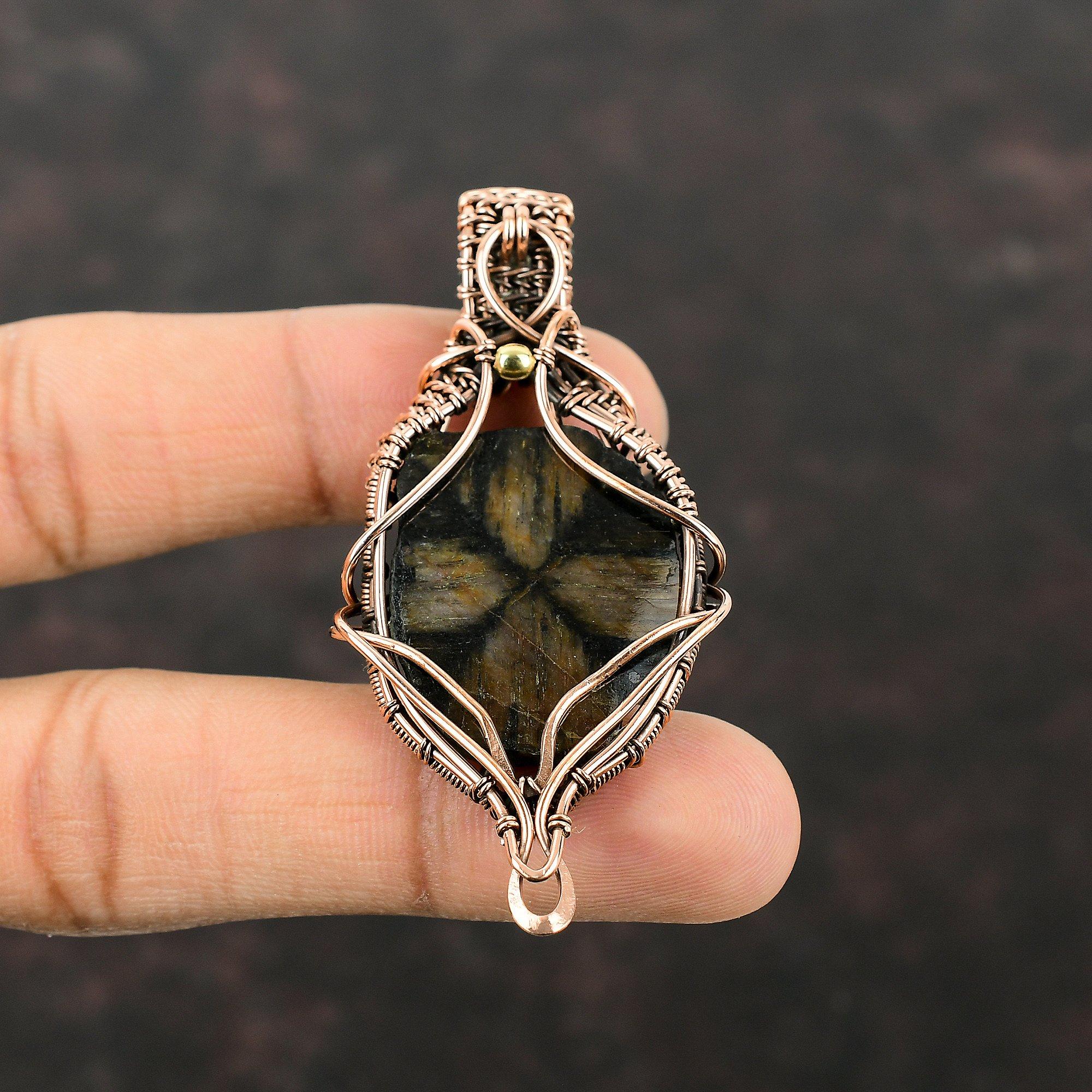 Подвеска из драгоценного камня хиастолит, обернутая медной проволокой, ювелирное изделие ручной работы, подвеска из драгоценного камня хиастолит, подарок маме, обернутая медной проволокой