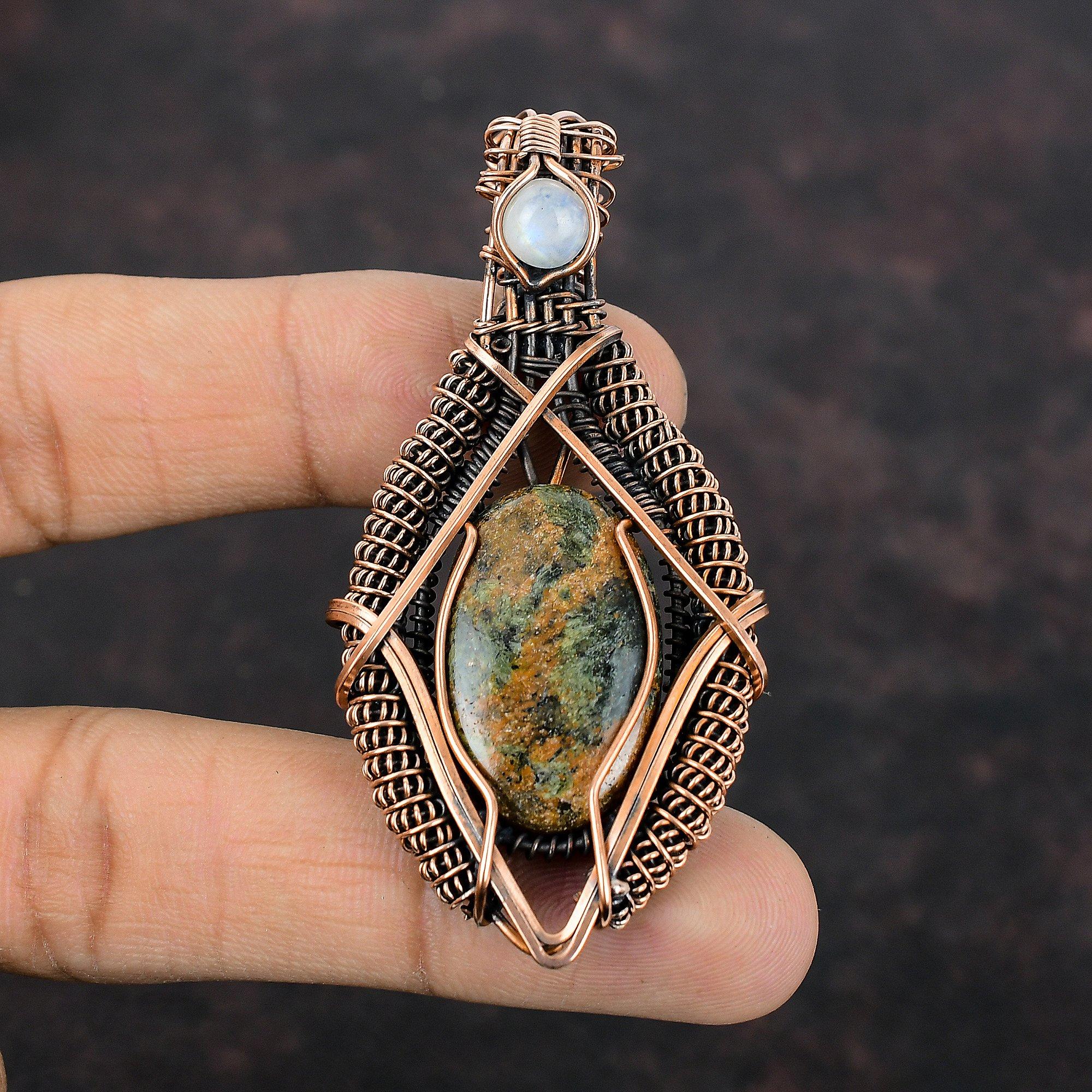 Спессартин Гранат в известняке Кулон Медная проволока Ювелирные изделия в обертке Радужный лунный камень Ювелирные изделия из драгоценных камней Медный кулон ручной работы Подарок для него