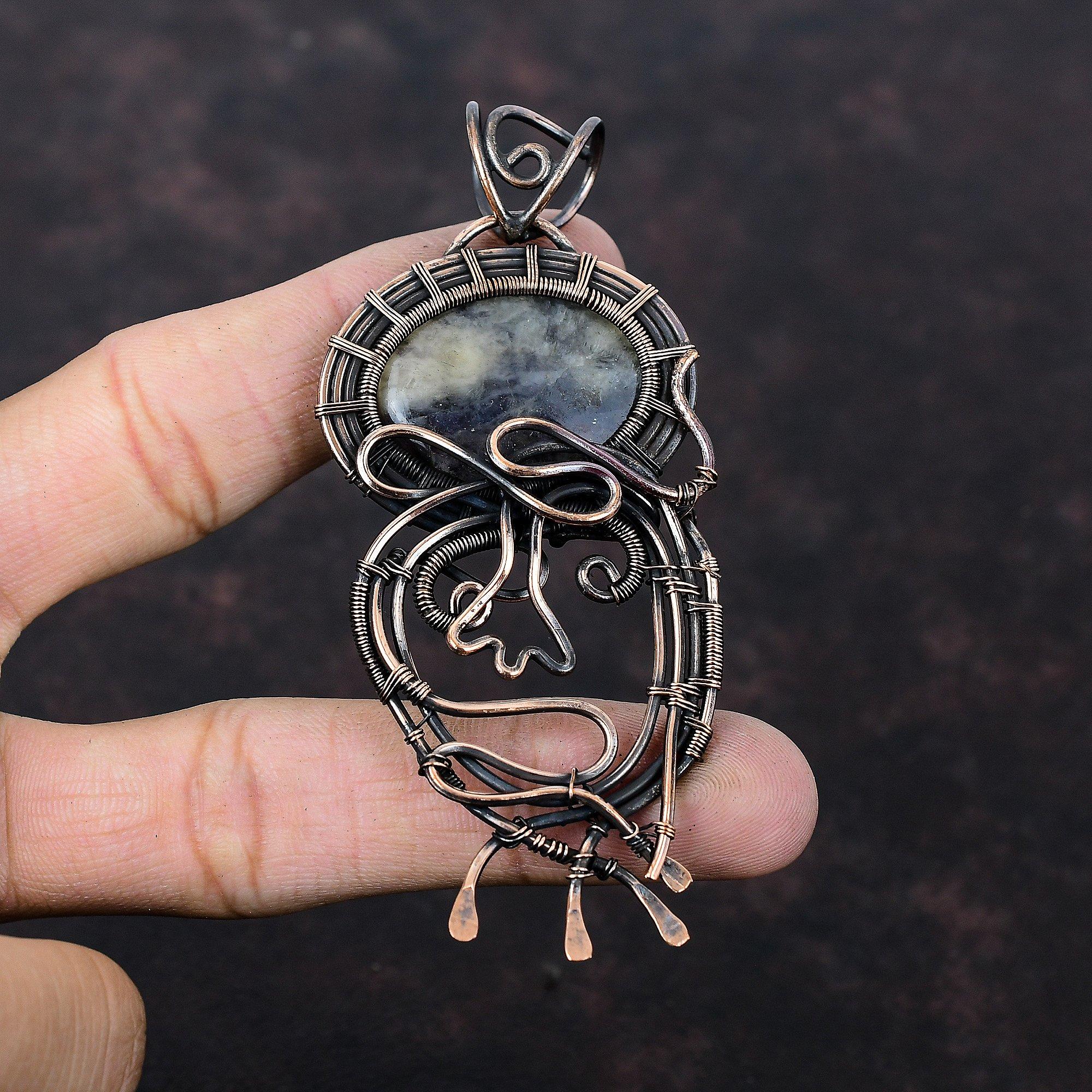 Подвеска из иолита, обернутая медной проволокой, подвеска из драгоценного камня, иолит, медные украшения, изготовленные вручную, изумительная подвеска, обернутая проволокой, специальный женский подарок