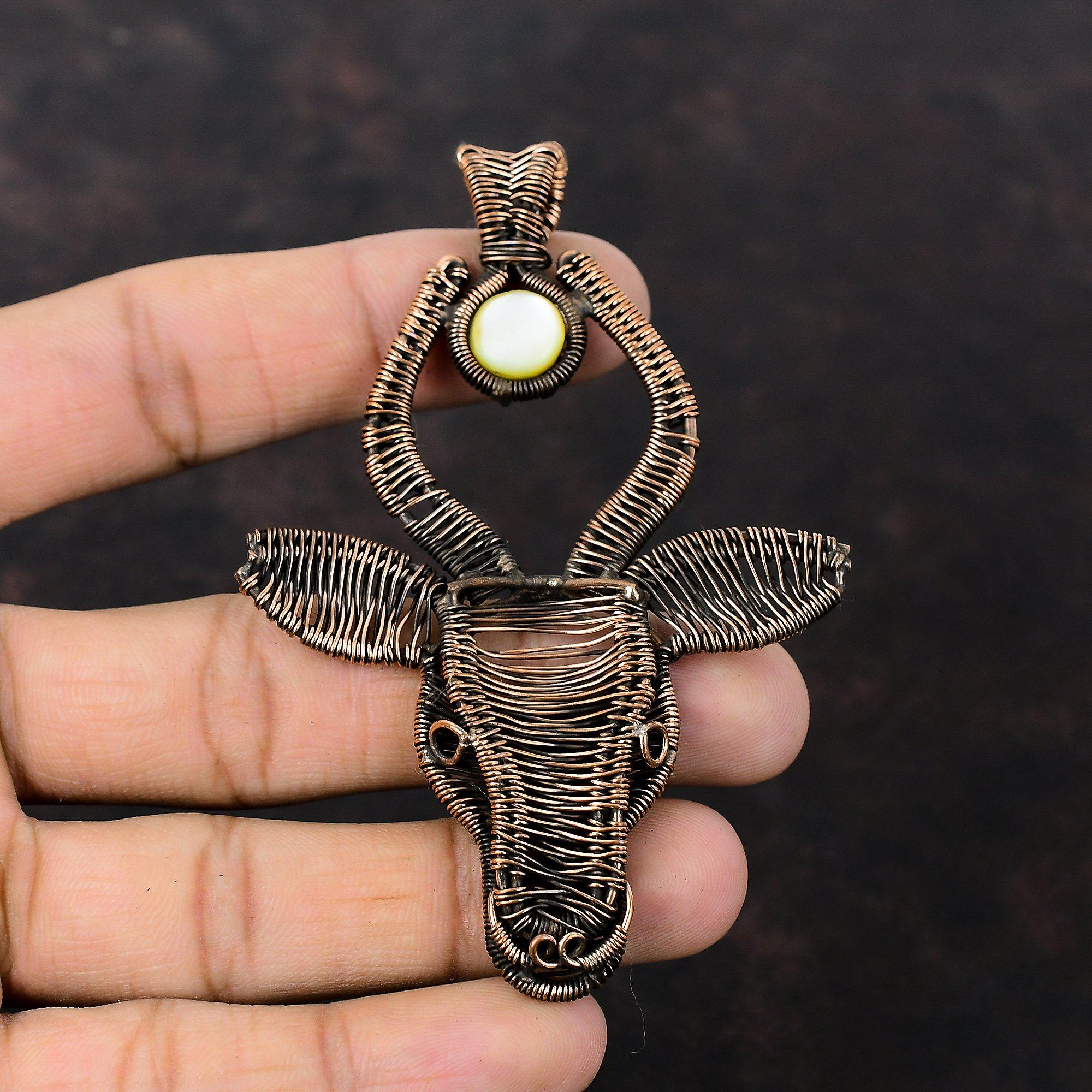 Перламутровый кулон, медная проволока, обернутая драгоценным камнем, кулон в виде головы быка, ювелирное изделие ручной работы, абсолютно новый кулон, обернутый проволокой, ювелирное изделие для подарка