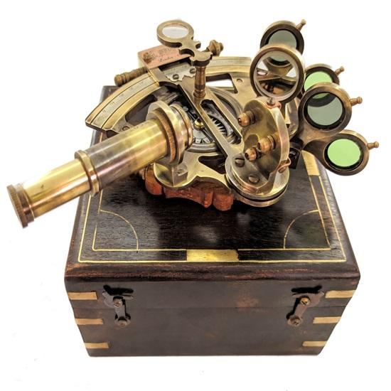 Brass Sextant with Wooden Box Navigation Instrument Decorative Giftable Marine Astrolabe Ship's Instruments