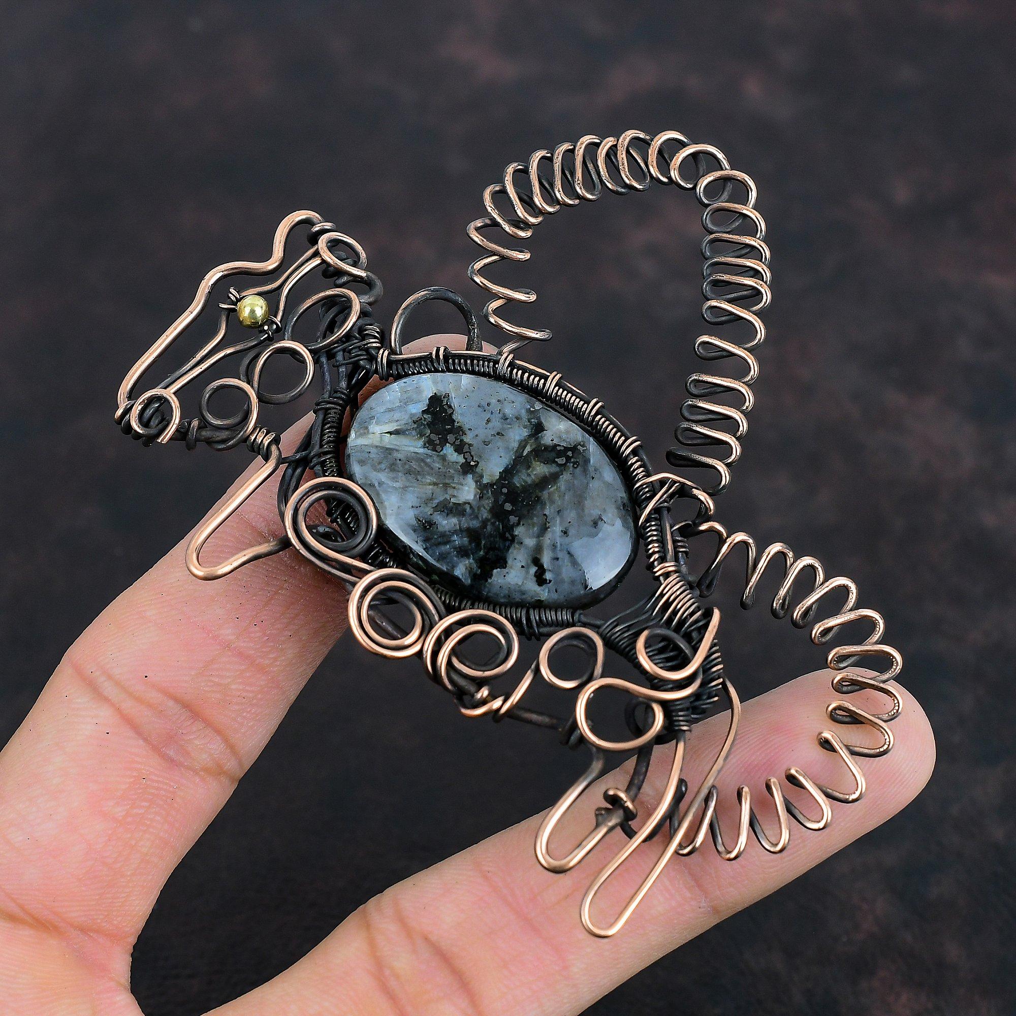 Подвеска Larvikite, медная проволочная обернутая подвеска, подвеска с драгоценным камнем в виде кролика, подвеска ручной работы, дизайнерские медные украшения, элегантная подвеска, подарки для нее