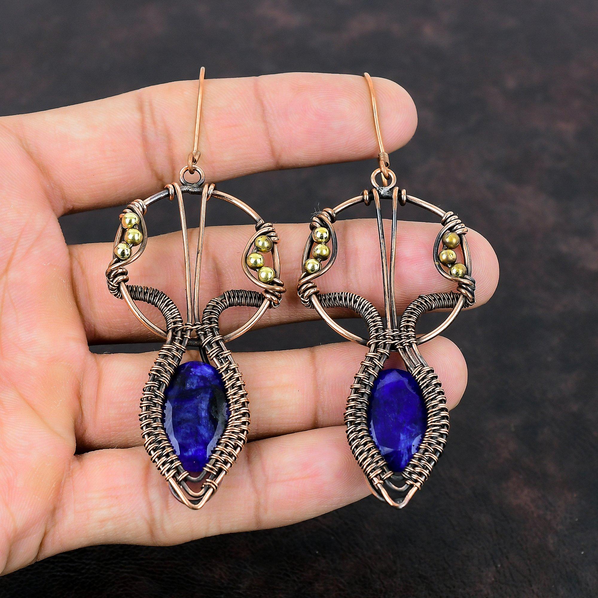 Серьги с граненым синим сапфиром, медная проволочная обертка, изящные серьги ручной работы, ювелирные изделия из меди с драгоценными камнями, дизайнерские серьги, подарок на годовщину