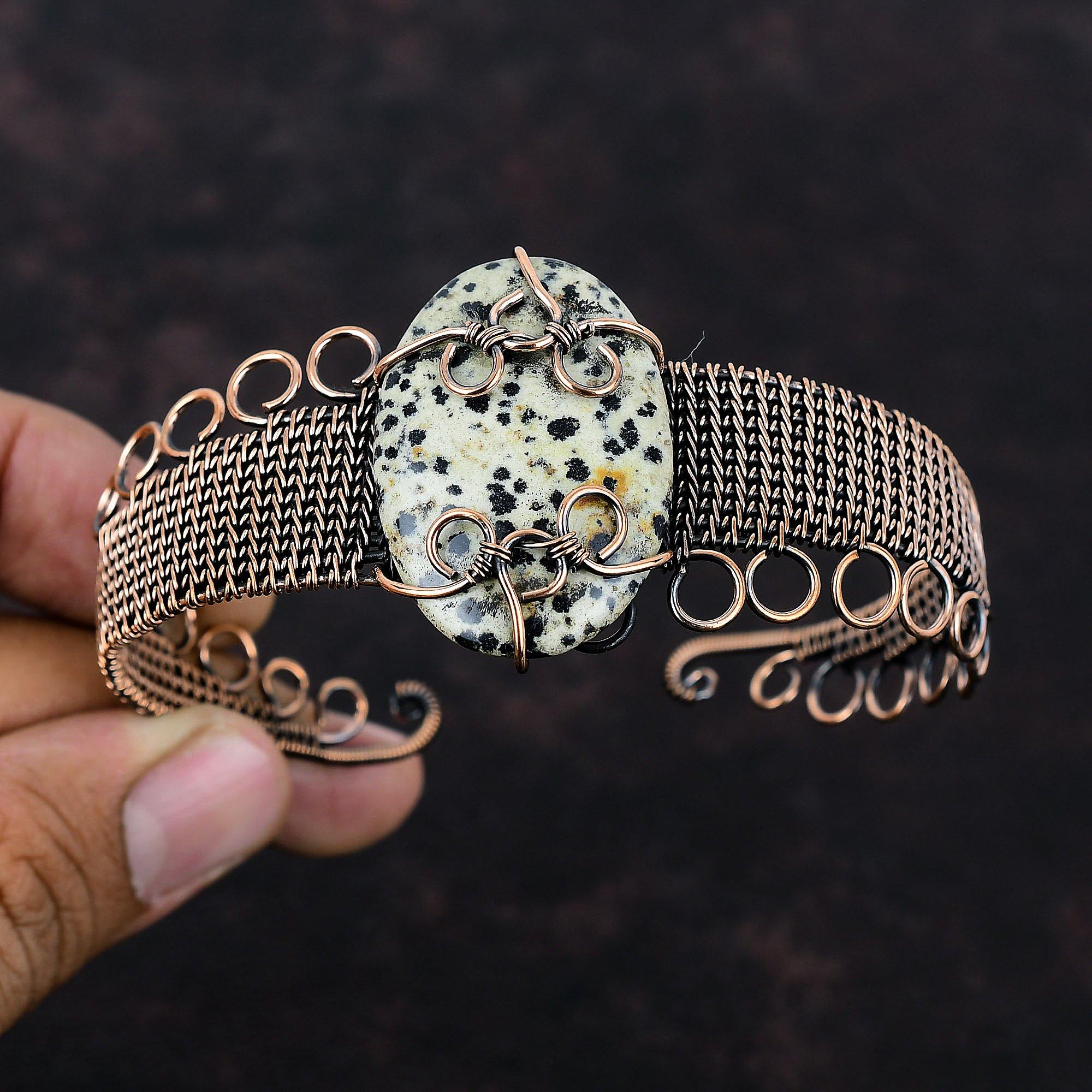 Далматиновая яшма браслет-манжета обмотанный медной проволокой драгоценный камень манжета браслет регулируемый браслет обмотка медной проволокой ювелирные изделия ручной работы браслет подарок для нее