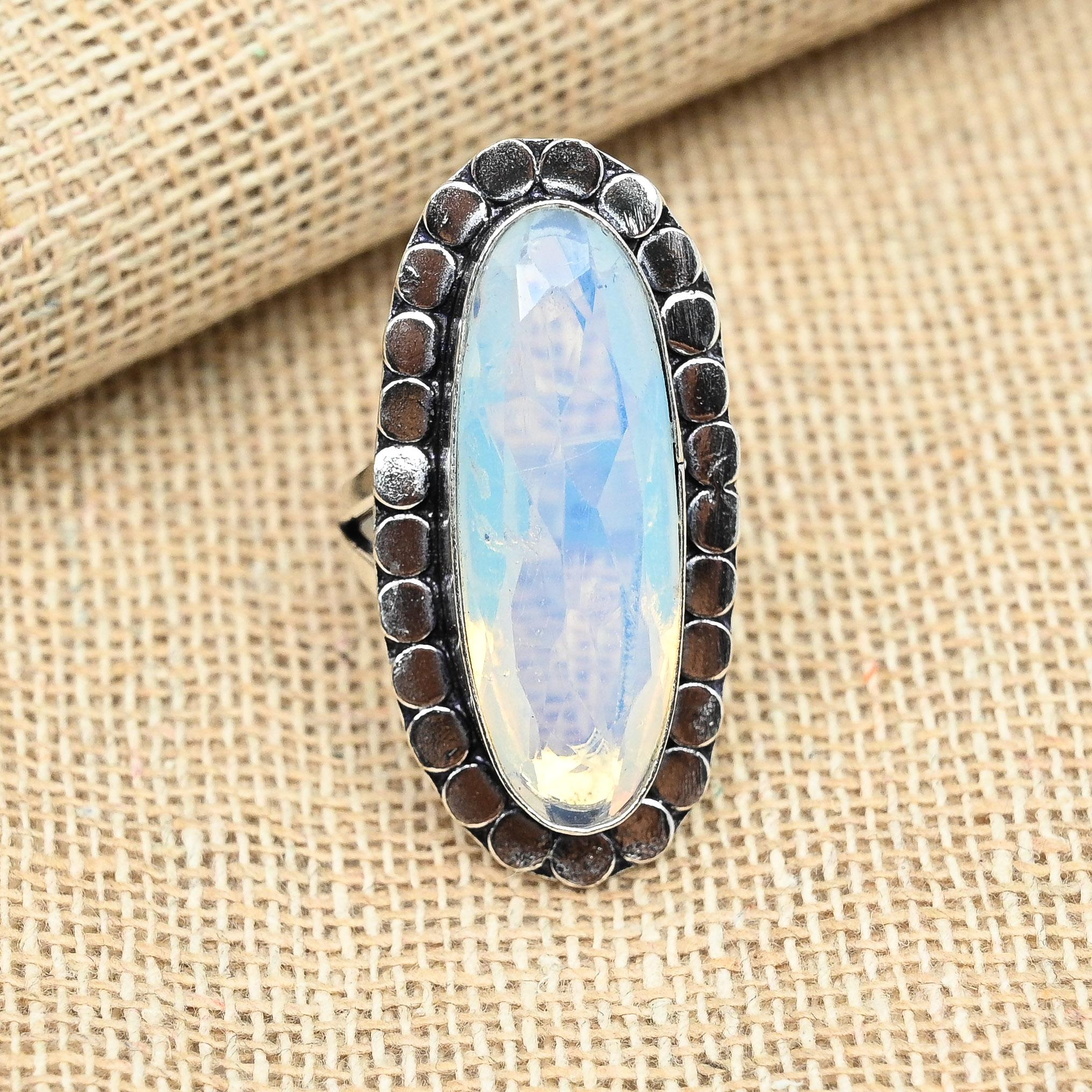 Молочный опал Твердый стерлинговый серебристый стерлинговый серебристый стерлинговый серебристый 925 ручной работы Прекрасный драгоценный камень Кольцо Ювелирные изделия