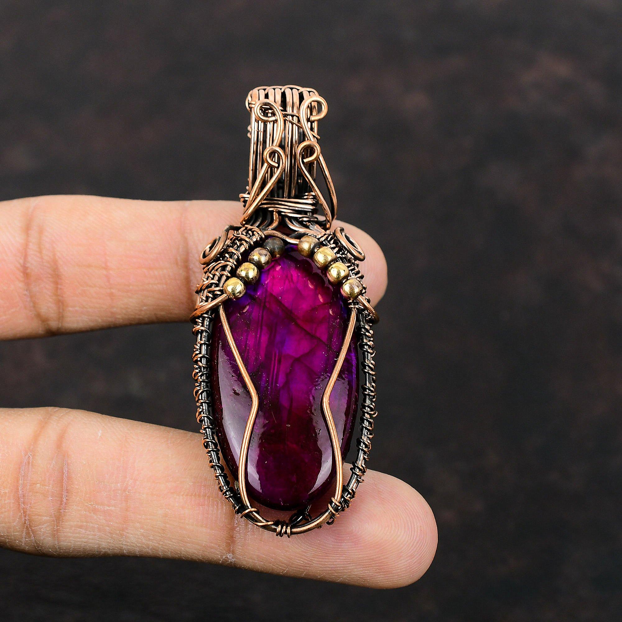 Кулон из фиолетового огненного лабрадорита, медная проволочная обертка, стильный кулон ручной работы, медные украшения для подарка, ювелирные изделия из драгоценных камней в проволочной обертке