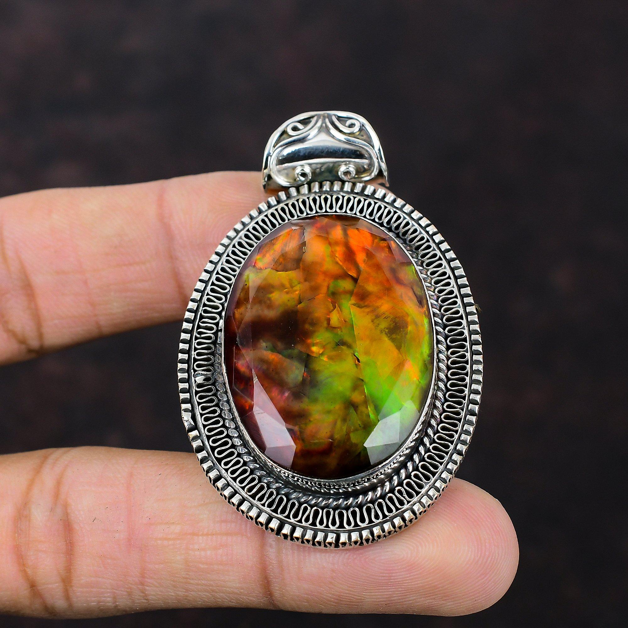 Ограненный кулон с аммолитом. Кулон из натурального драгоценного камня. Антикварные ювелирные изделия. Кулон из стерлингового серебра 925 пробы. Кулон ручной работы. Подарок для него. Ювелирные изделия с аммолитом.