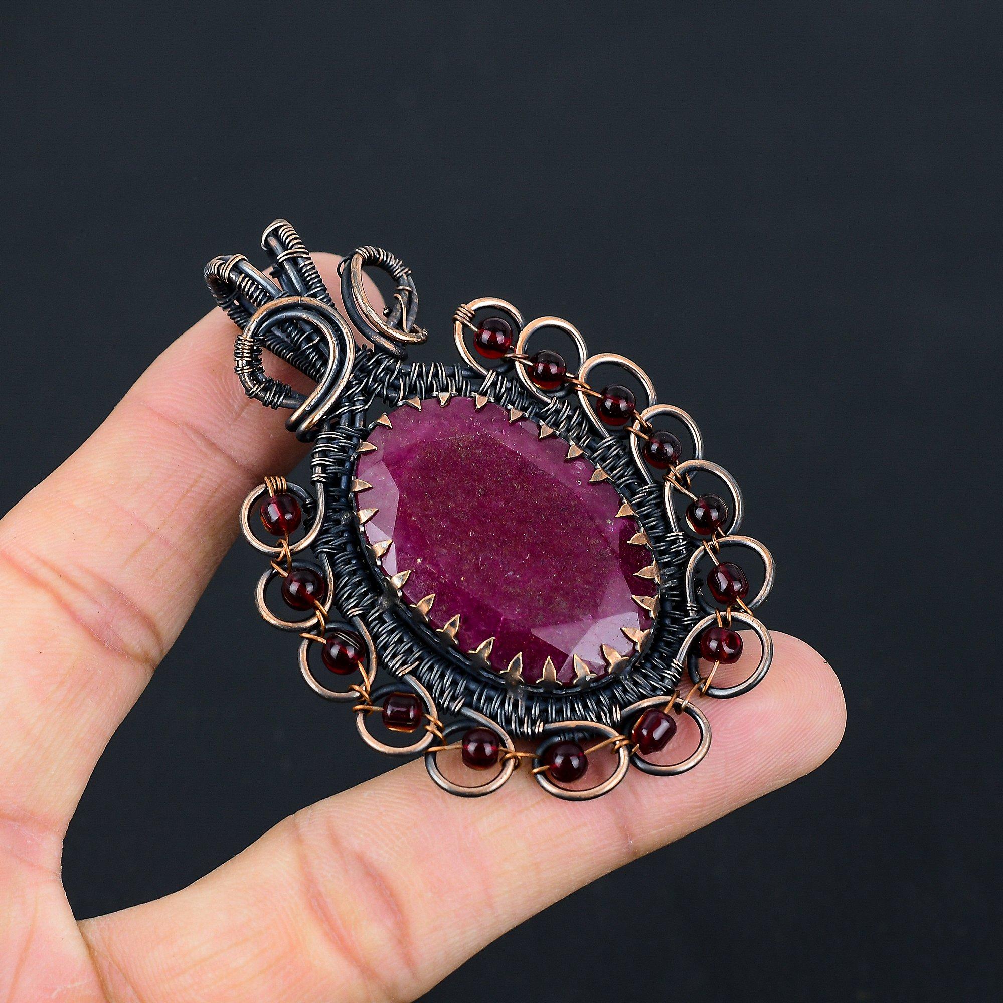 Великолепный красный рубиновый драгоценный камень Чистая медная проволока, обернутая ювелирными изделиями ручной работы