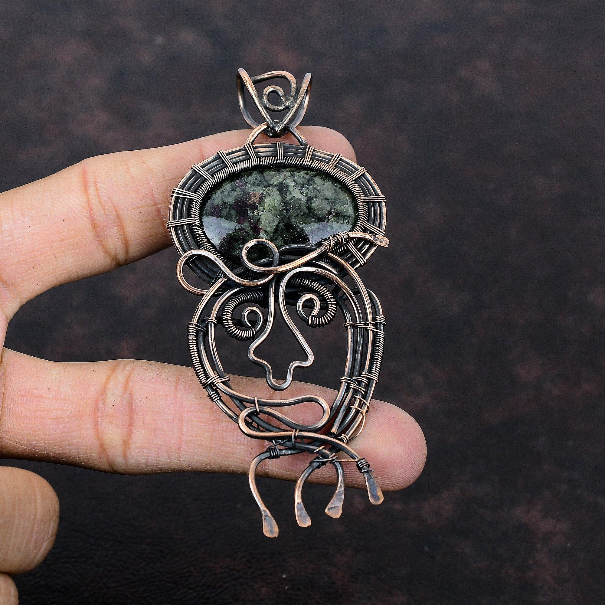 Подвеска из эвдиалита, подвеска из медной проволоки, подвеска ручной работы, изящное медное украшение, стильная подвеска, подвеска из проволоки, драгоценный камень, подарок для него