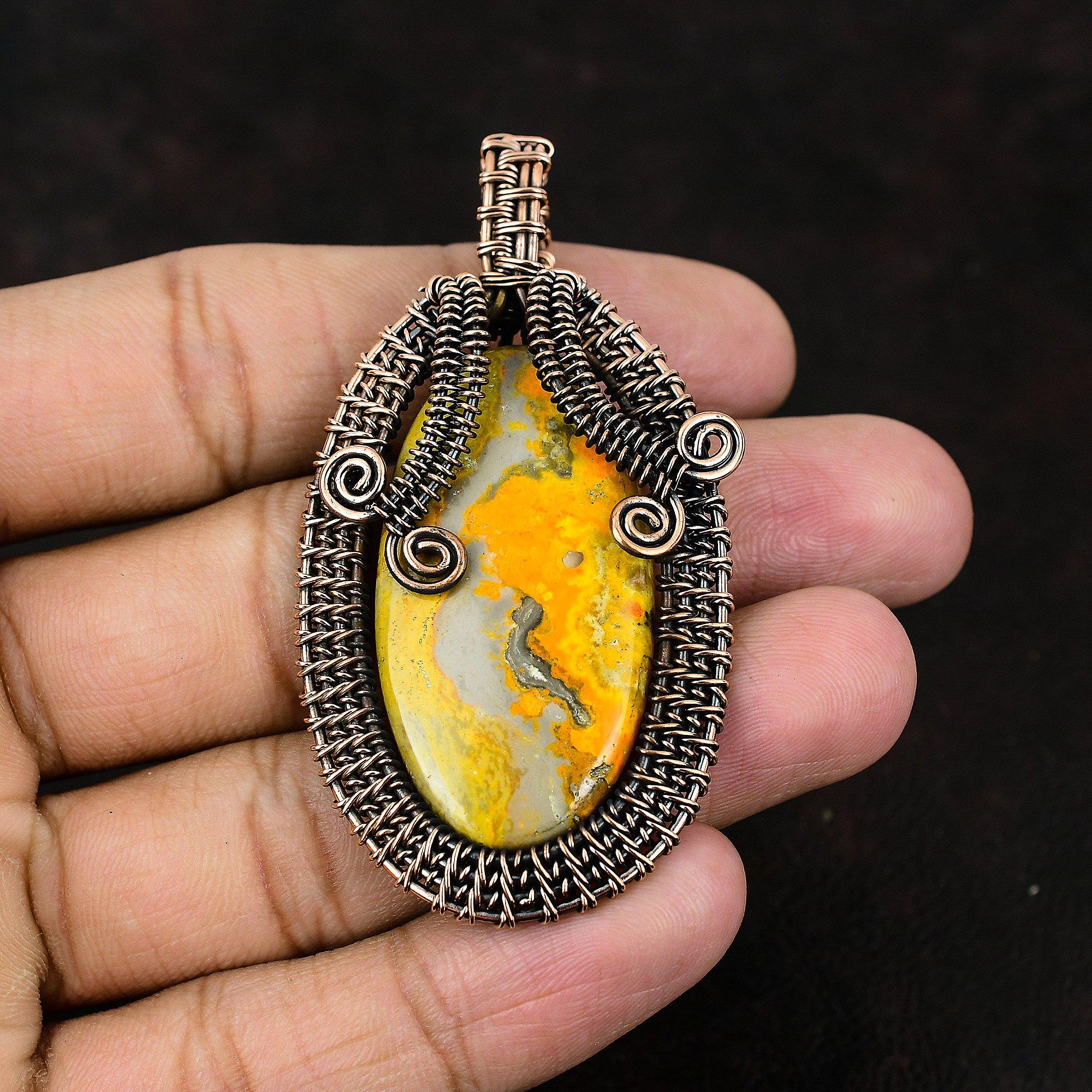 Кулон из яшмы «Шмель» с обмоткой из медной проволоки, кулон с драгоценным камнем, дизайнерский кулон ручной работы, медные украшения, подарок для нее, украшения из яшмы для мамы