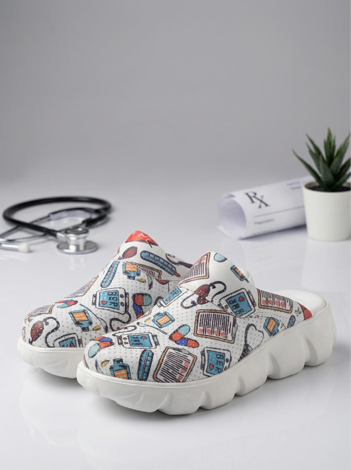 Women Light Sole Medical Clogs Sabo Hospital Shoes Non-Slip Slipper Nurse Doctor Midwife Surgical Sandals