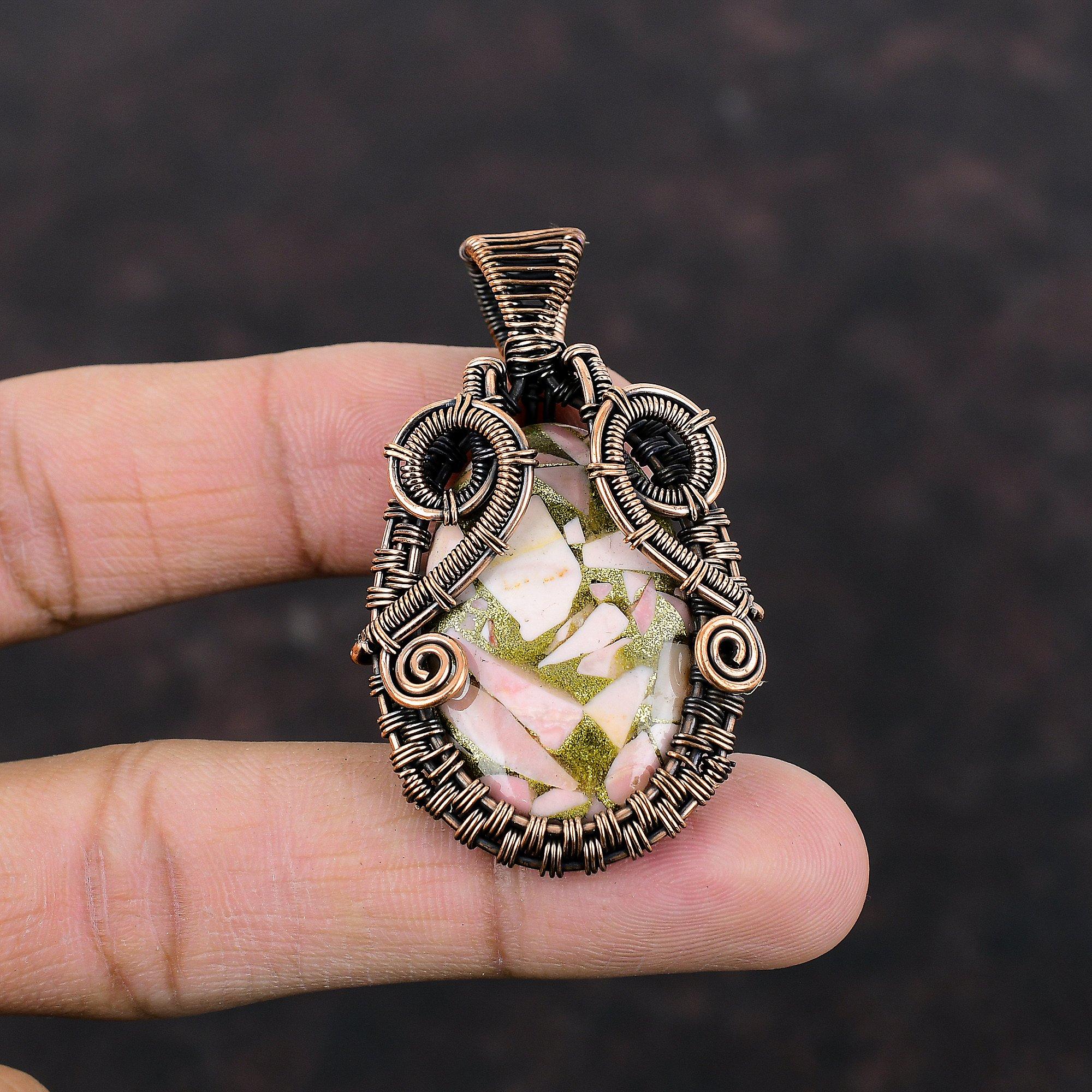 Медный кулон с розовым опалом Кулон, обернутый медной проволокой Ручной работы Уникальный кулон Розовый опал Драгоценный камень Ювелирное изделие Подарок на годовщину Ювелирные изделия из медной проволоки