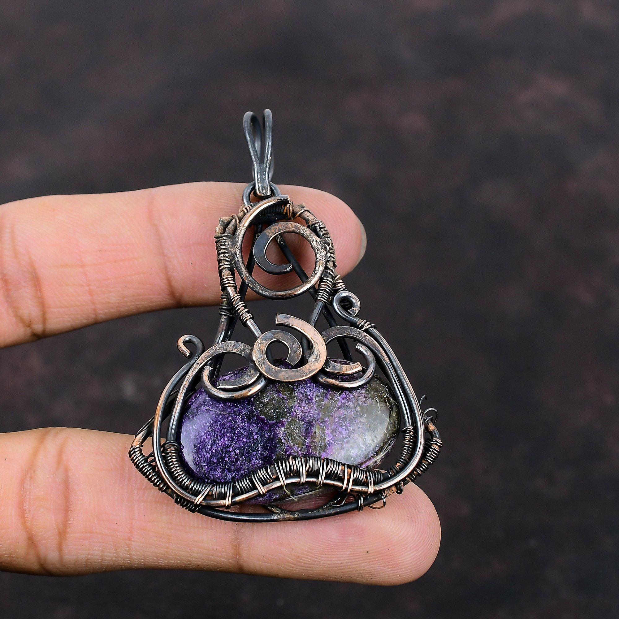 Пурпуритовый кулон Медная проволока Обернутый кулон Стильный кулон Пурпуритовые украшения Ручная работа Подвеска из драгоценных камней Изящные медные ювелирные изделия Подарок для мамы