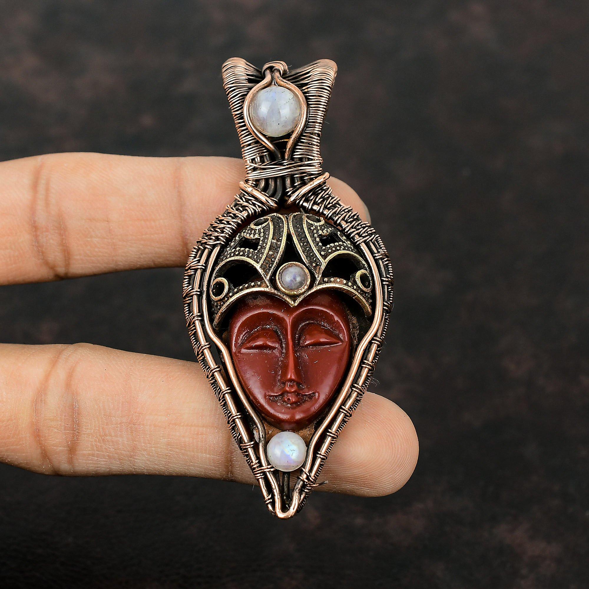 Красный резной костяной кулон с медным лицом, обернутый проволокой, кулон из меди ручной работы, подвески из радужного лунного камня, изящные драгоценные камни для подарка