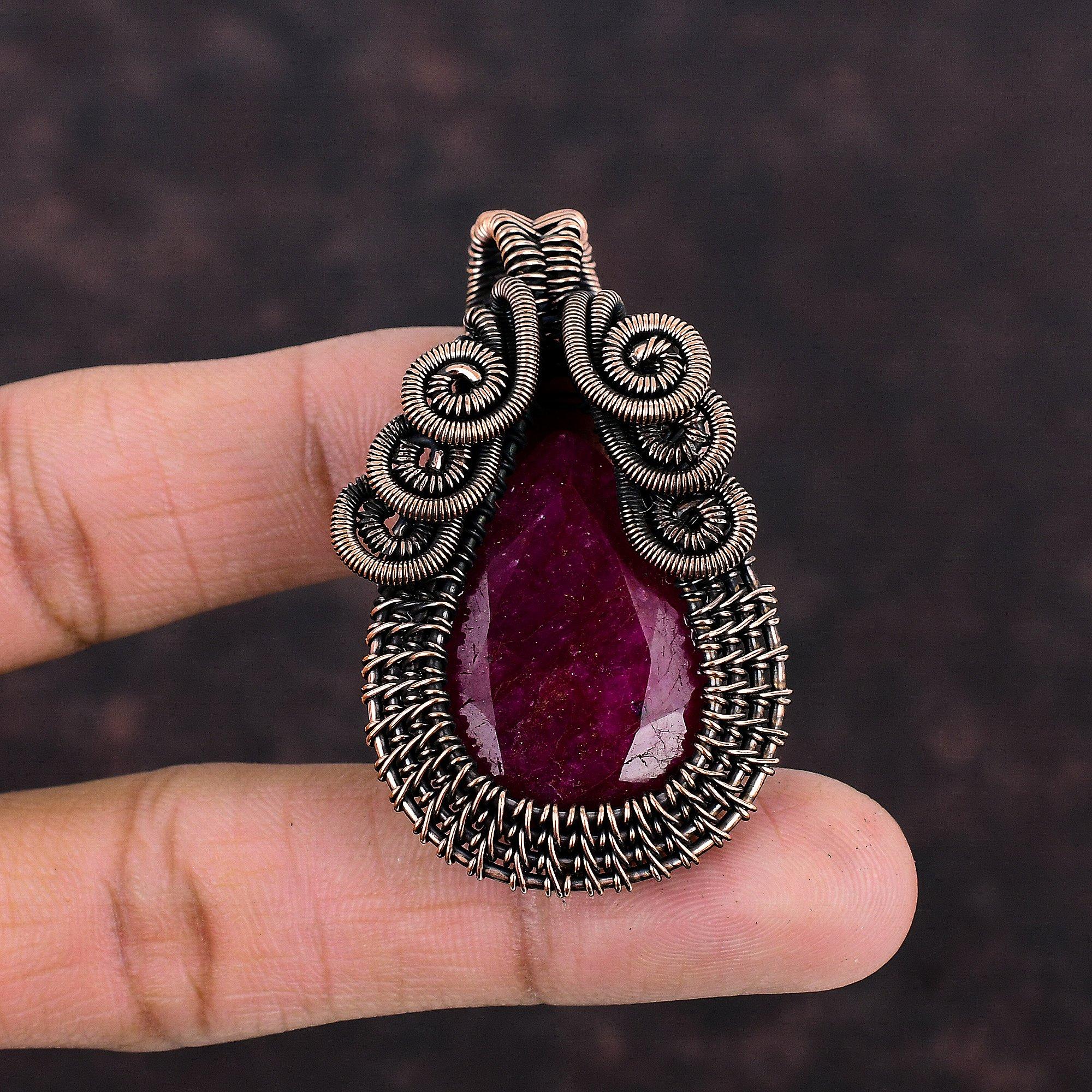 Ограненный кашмирский рубиновый кулон из меди, обернутый проволокой, оригинальный драгоценный камень, медное ювелирное изделие, кулон ручной работы, кашмирский рубиновый ювелирный подарок для него