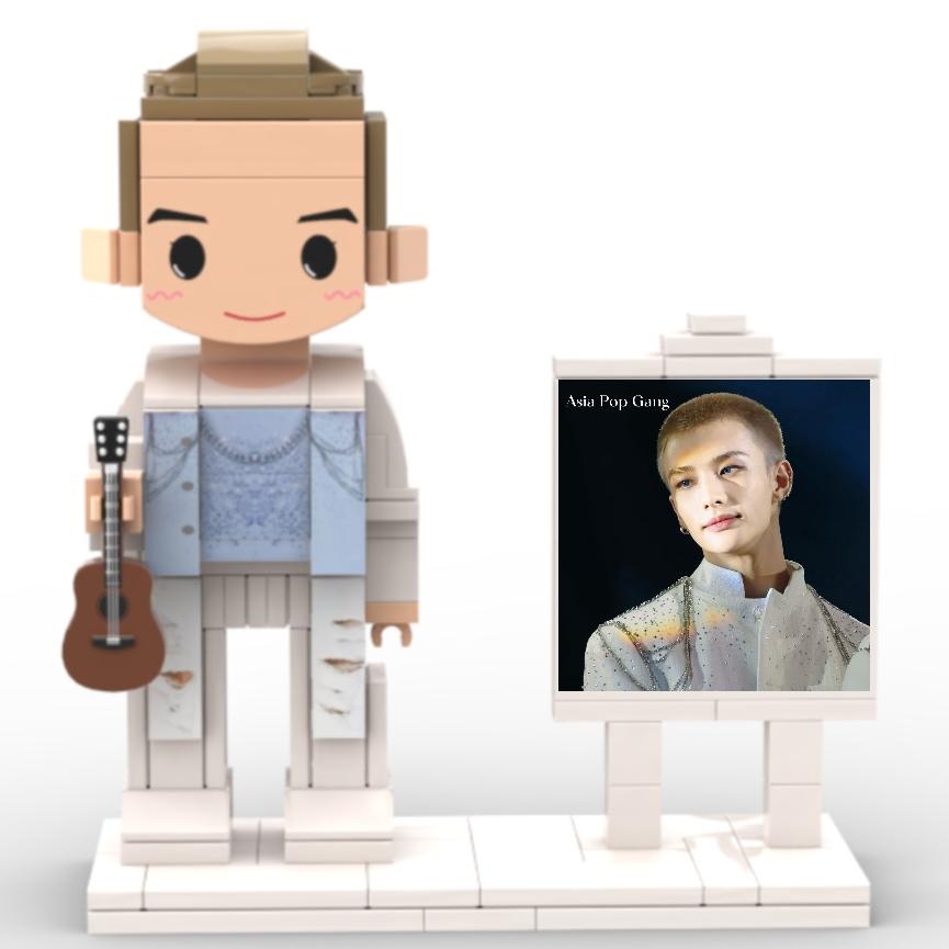 Строительные блоки-APG-Hyunjin с мольбертом